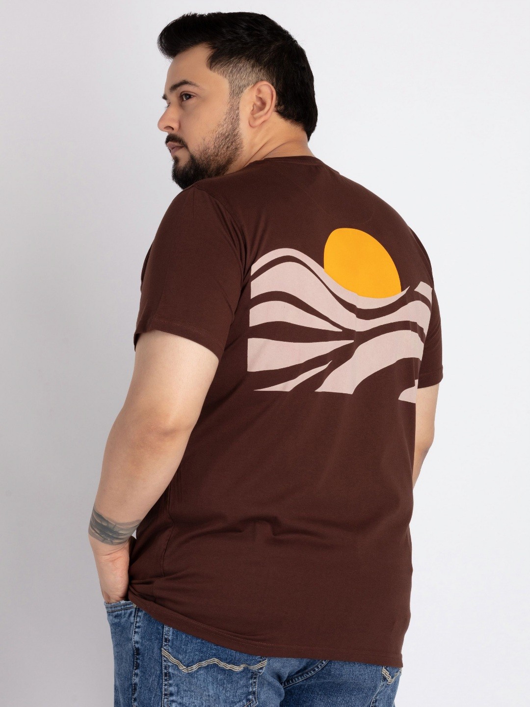 

UNSIZED Men Graphic Printed Round Neck Cotton T-shirt, Brown