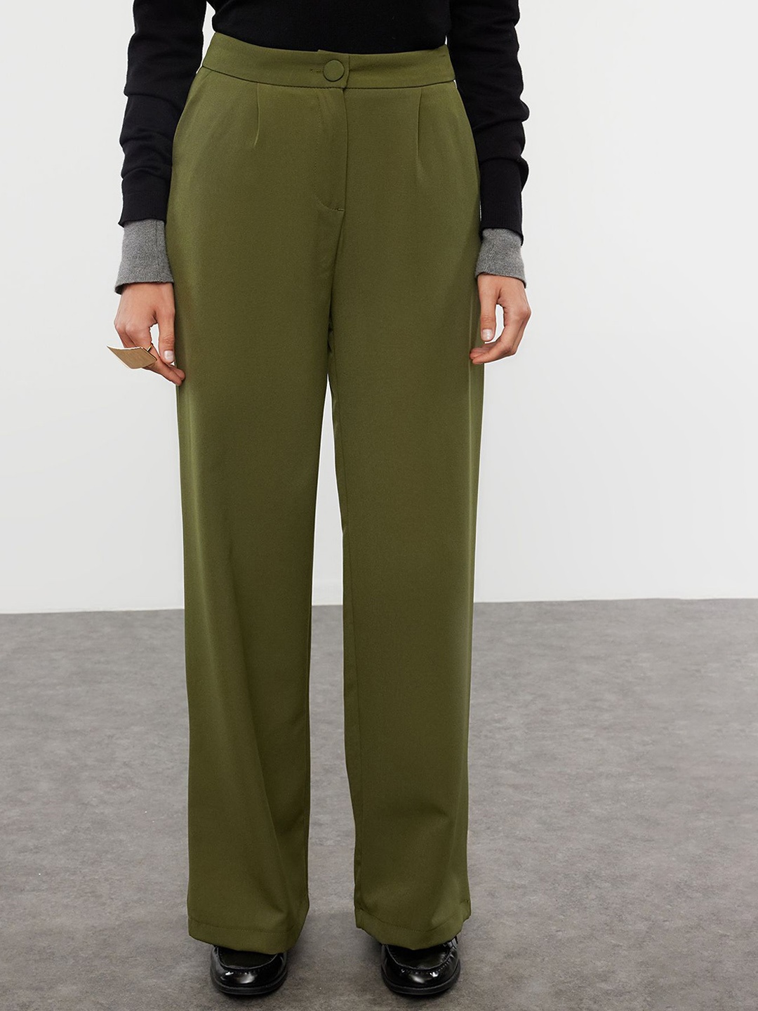 

Trendyol Women Mid-Rise Parallel Trousers, Olive