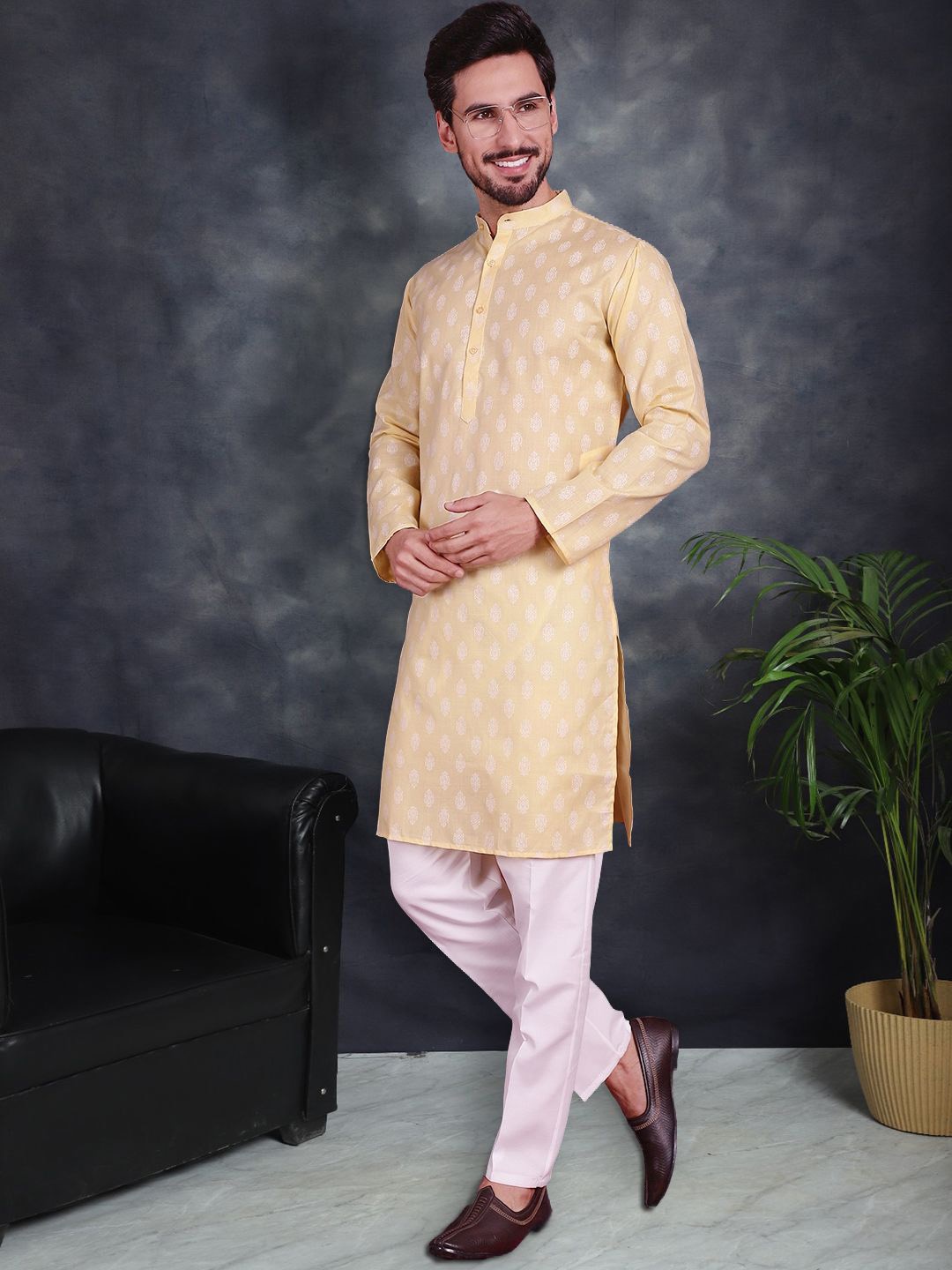 

Jompers Floral Printed Band Collar Straight Kurta With Pyjamas, Yellow