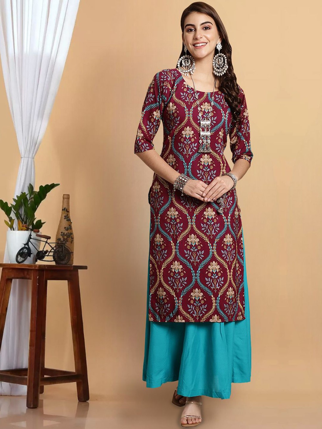 

7Threads Geometric Printed Round Neck Crepe Straight Kurta, Maroon