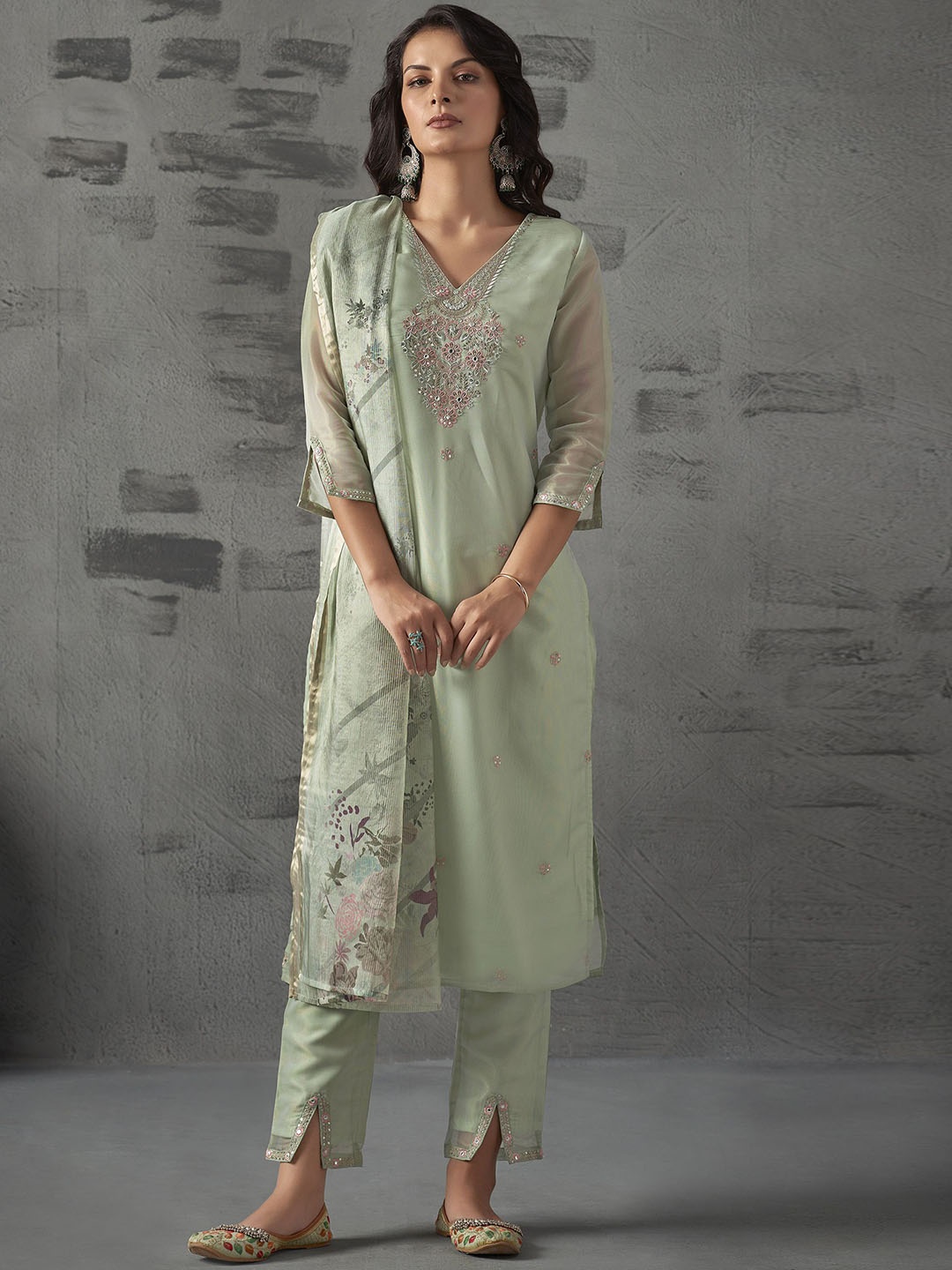 

Anouk Floral Embroidered Thread Work Straight Kurta With Trousers & Dupatta, Green