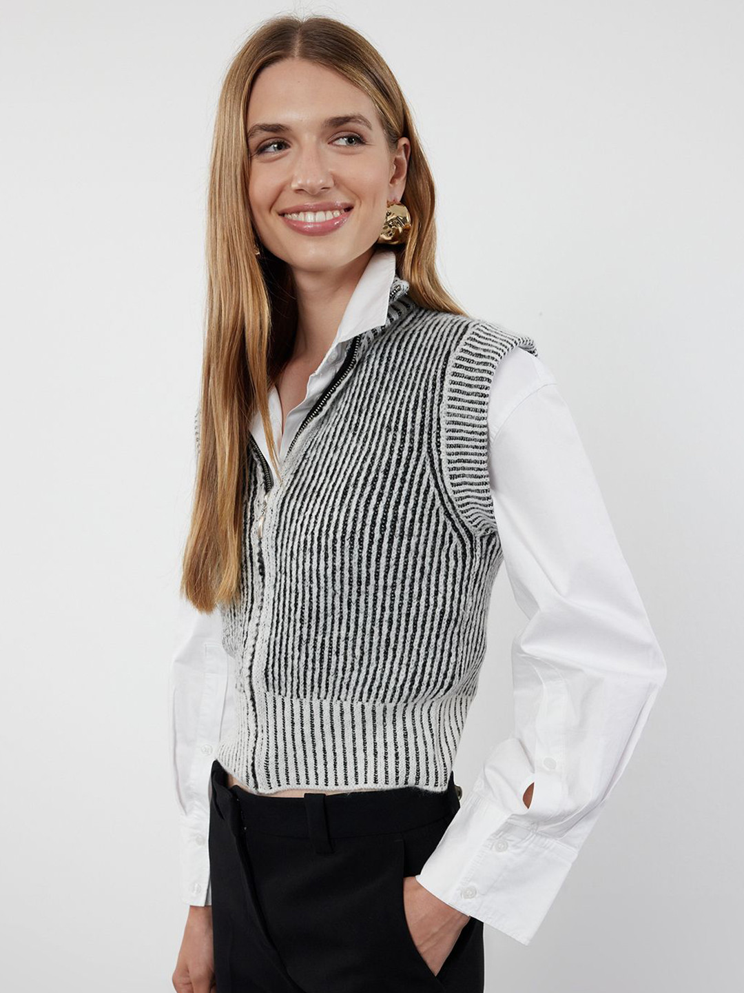 

Trendyol Women Striped Sweater Vest, Black