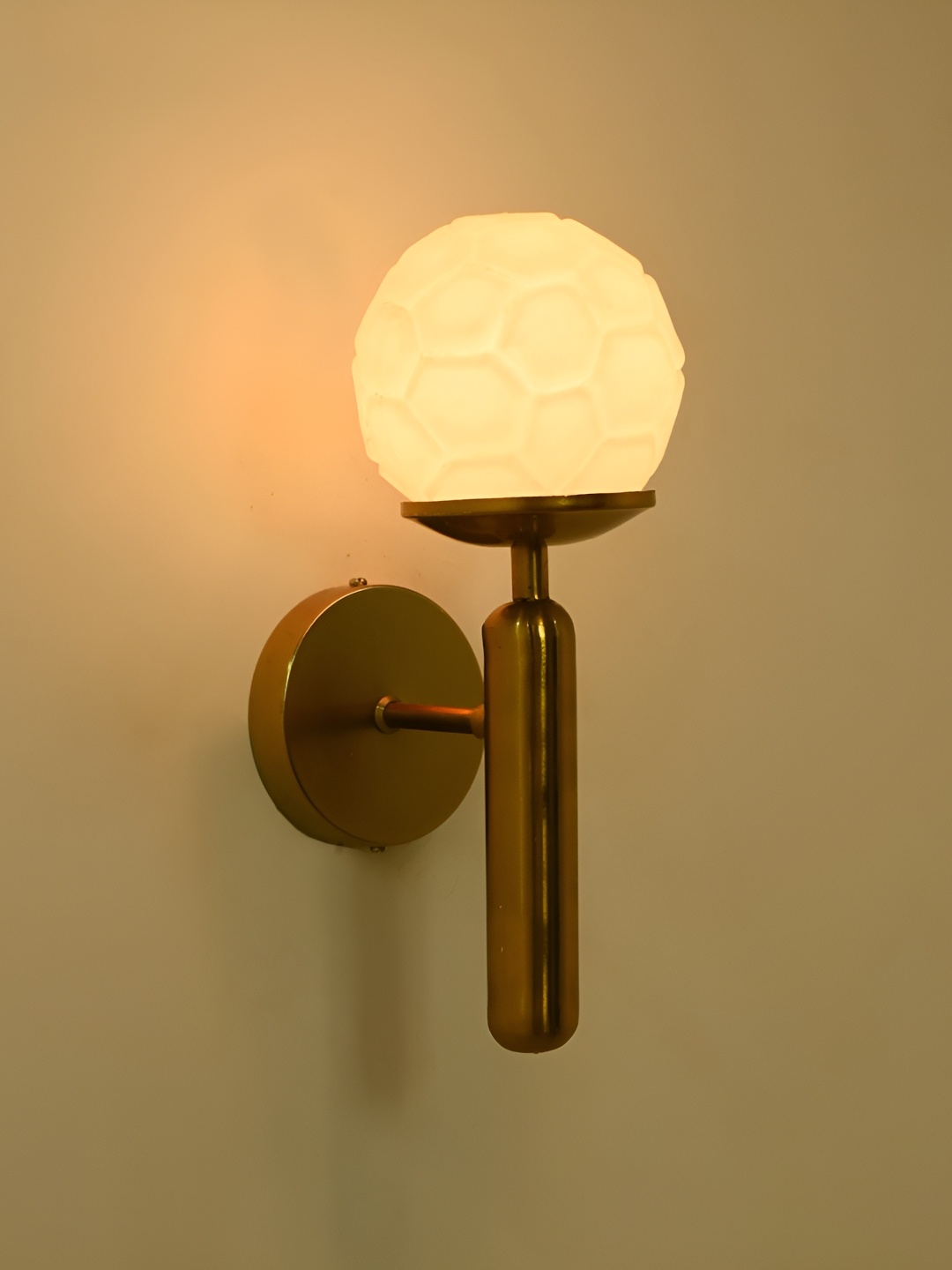 

Afast White Glass Traditional Spherical Shaped Wall Lamp