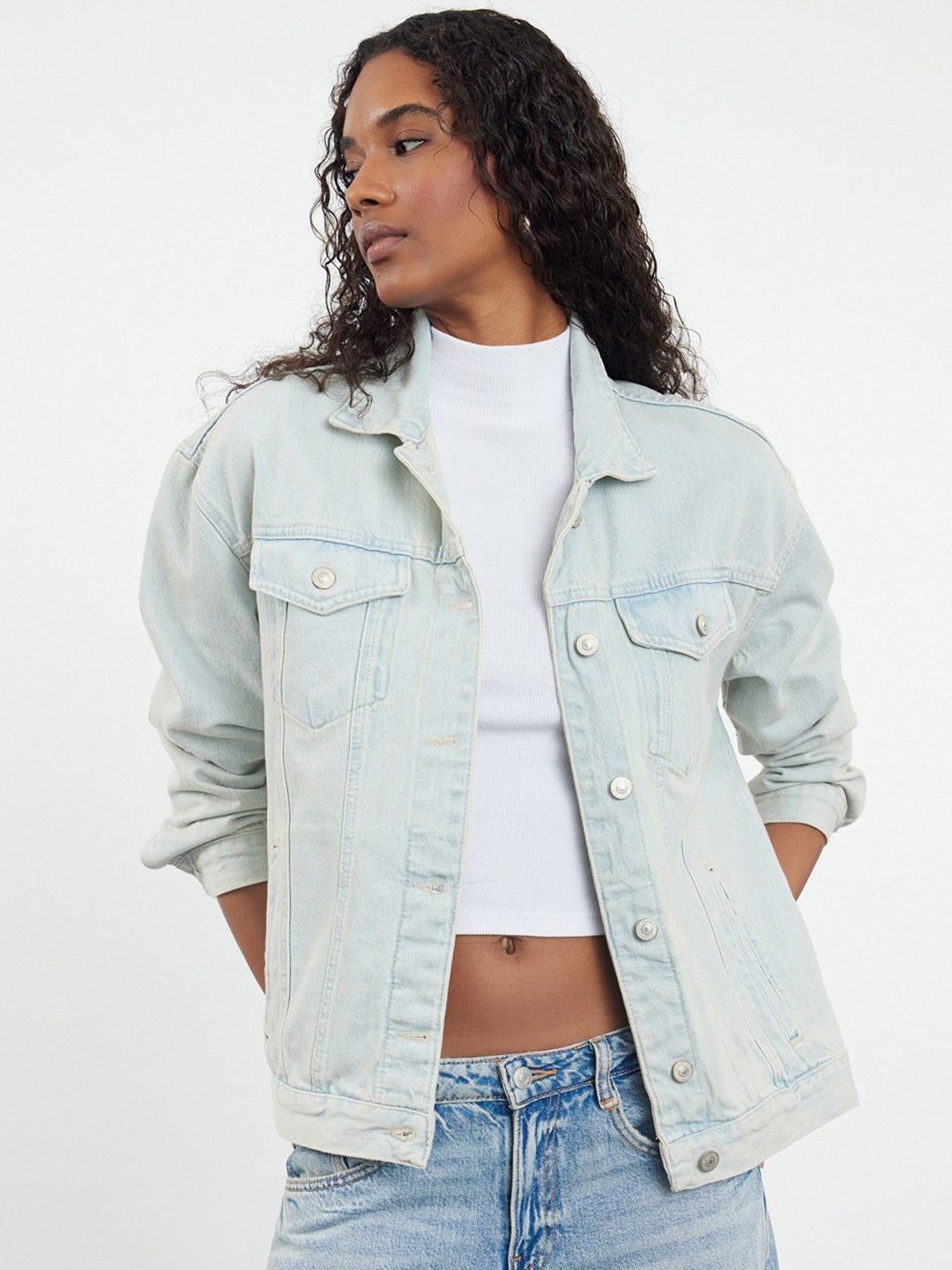 

Trendyol Women Washed Crop Denim Jacket Embroidered, Na