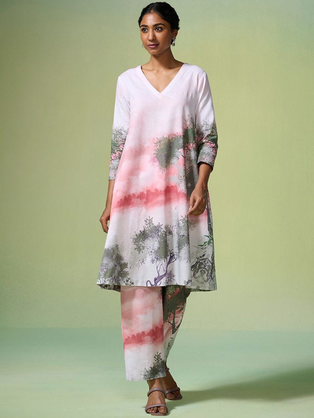 

Dressfolk Floral Printed V-Neck Cotton & Linen Tunic & Trousers, White