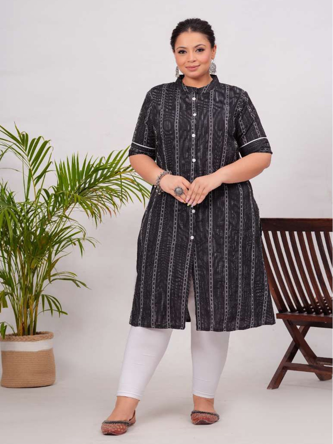 

HEARTLOOM Pure Cotton Woven Design Kurta, Black