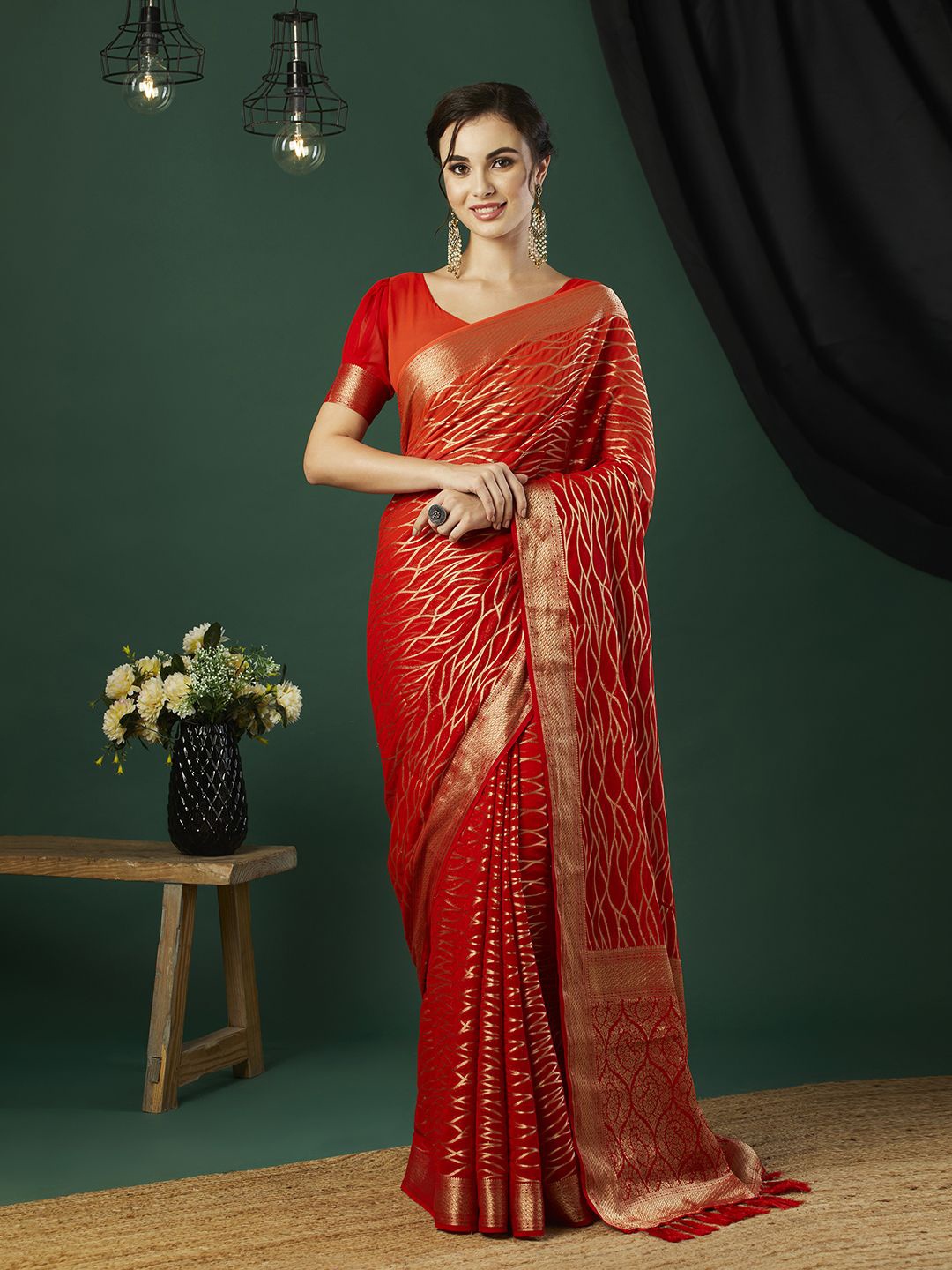 

KAYOMMI Woven Design Pure Georgette Saree, Red