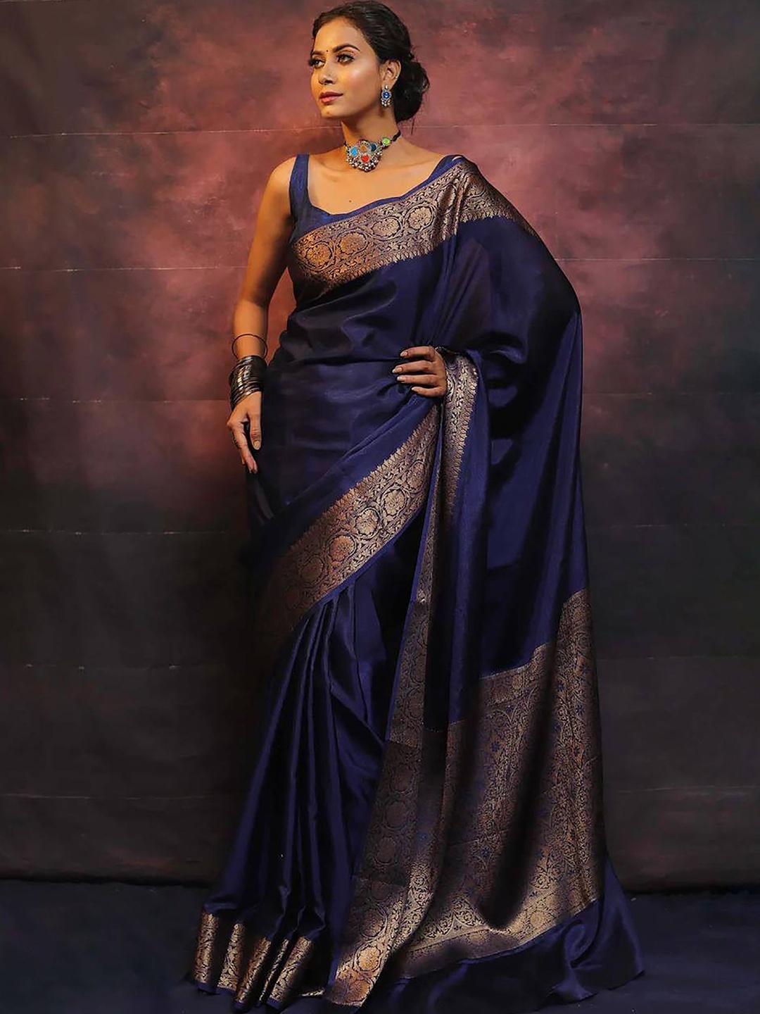 

Aldwych Ethnic Motifs Zari Woven Banarasi Saree, Navy blue