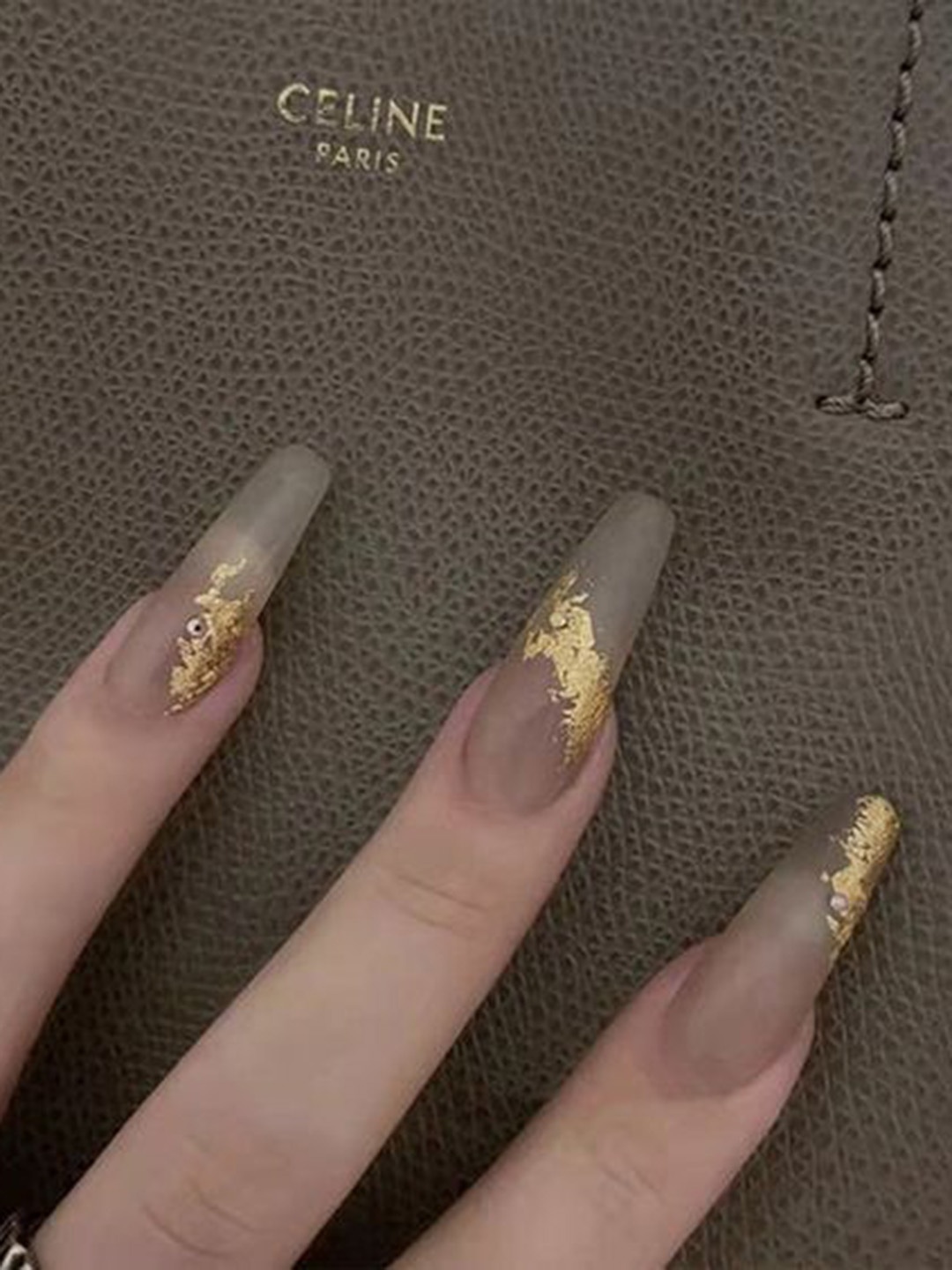 

The Pink Truck Set of 24 Artificial Reusable Nails With CGR Design, Gold