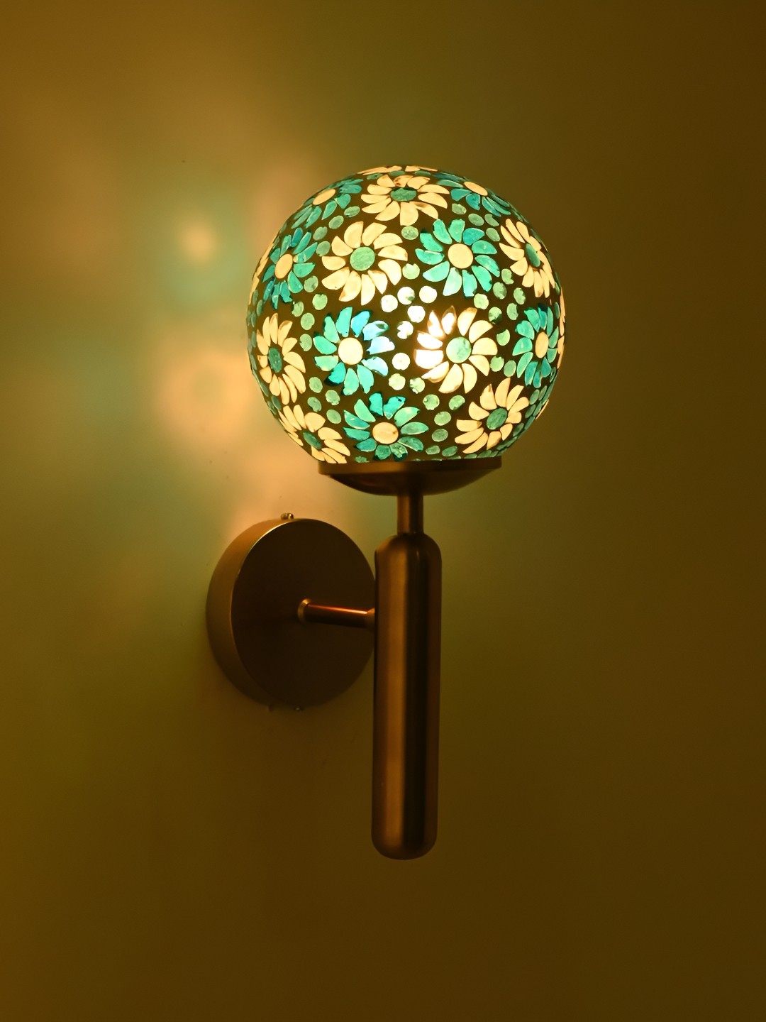 

Afast Blue & White Glass Traditional Spherical Shaped Wall Lamp