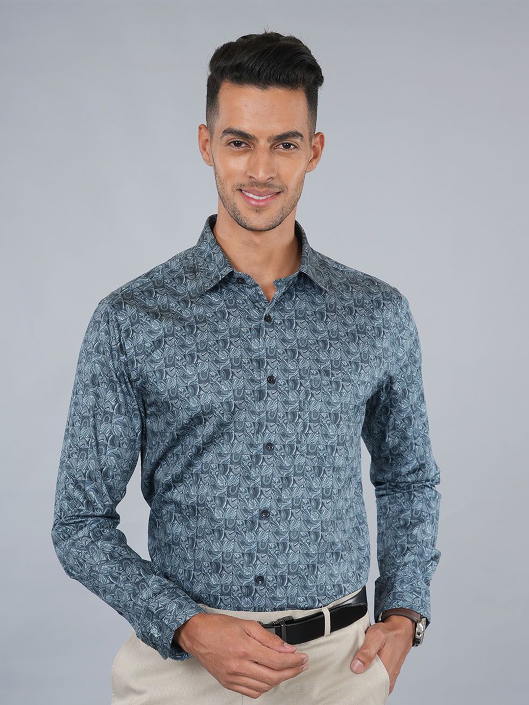 

Ostermann Men Floral Opaque Printed Formal Shirt, Navy blue