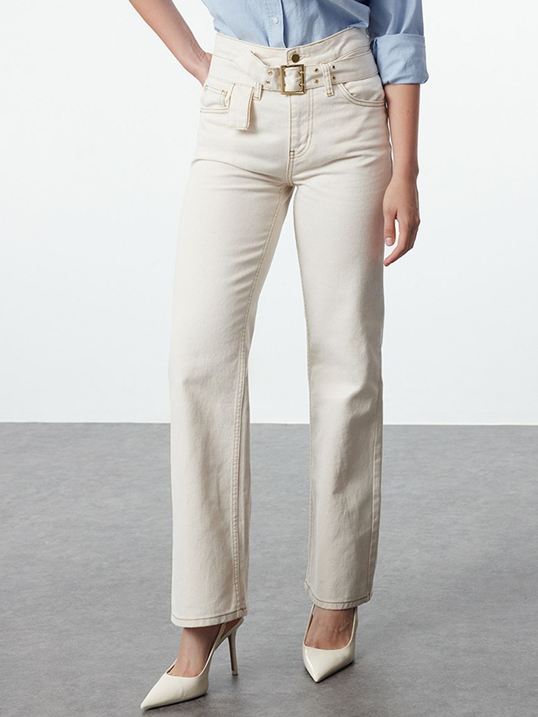 

Trendyol Women Mid-Rise Solid Casual Trousers, White