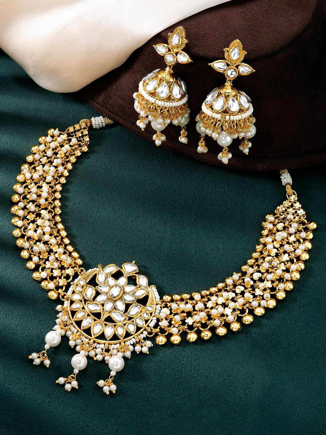 

Peora Gold-Plated Kundan-Studded & Pearls Beaded Jewellery Set