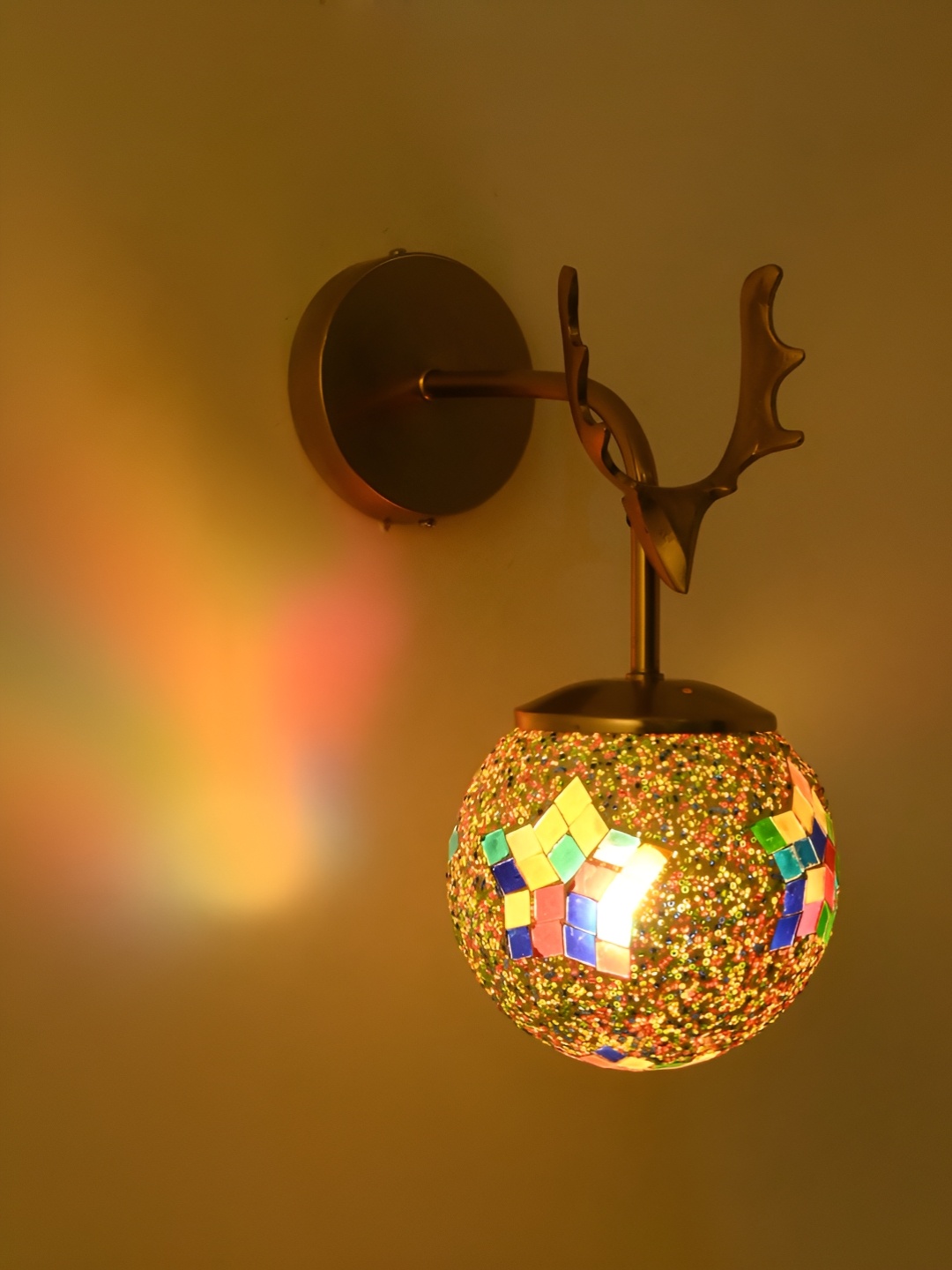 

Afast White Glass Traditional Spherical Shaped Wall Lamp