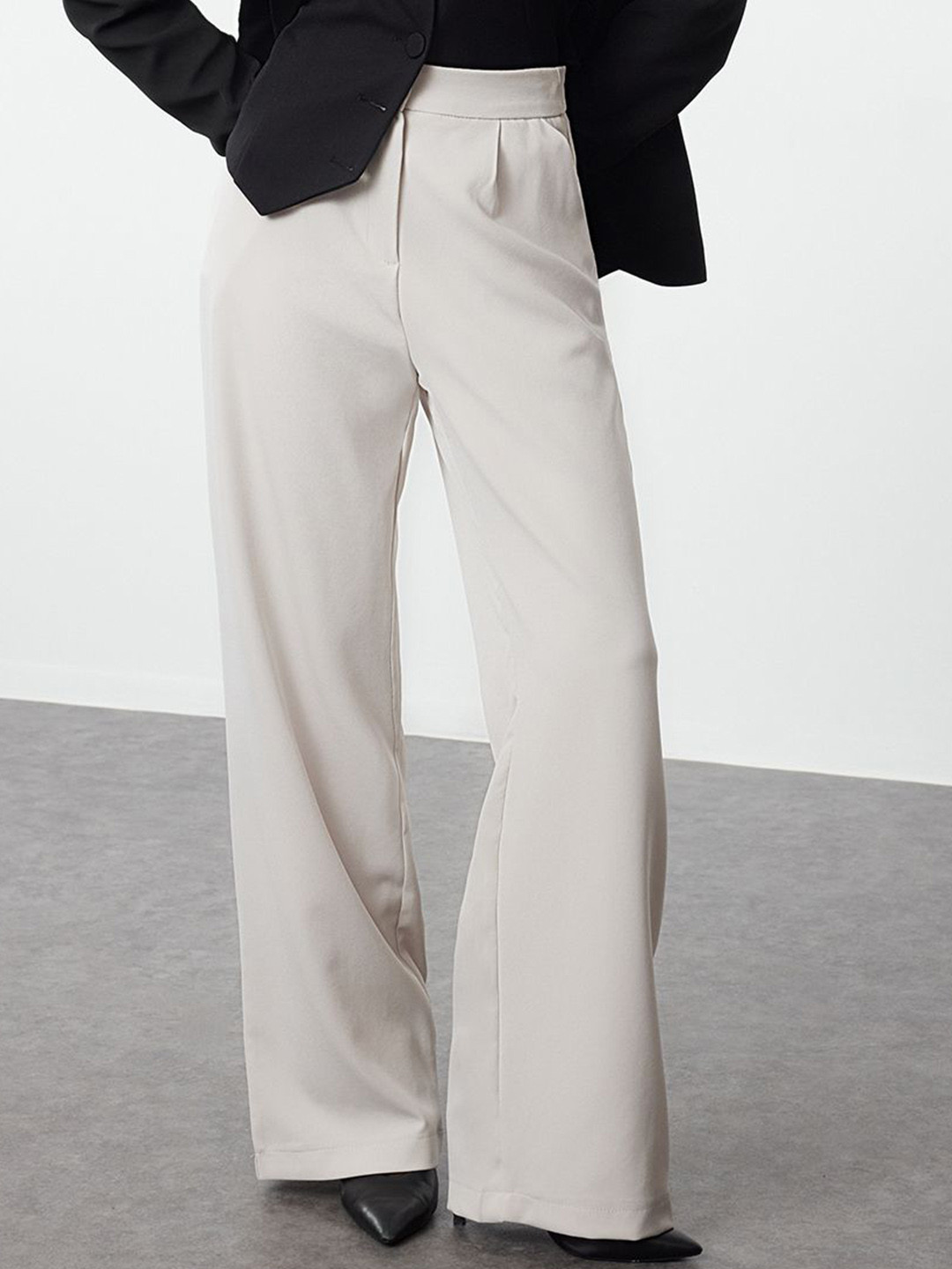

Trendyol Women Solid Bootcut Slip-On Trousers, Off white