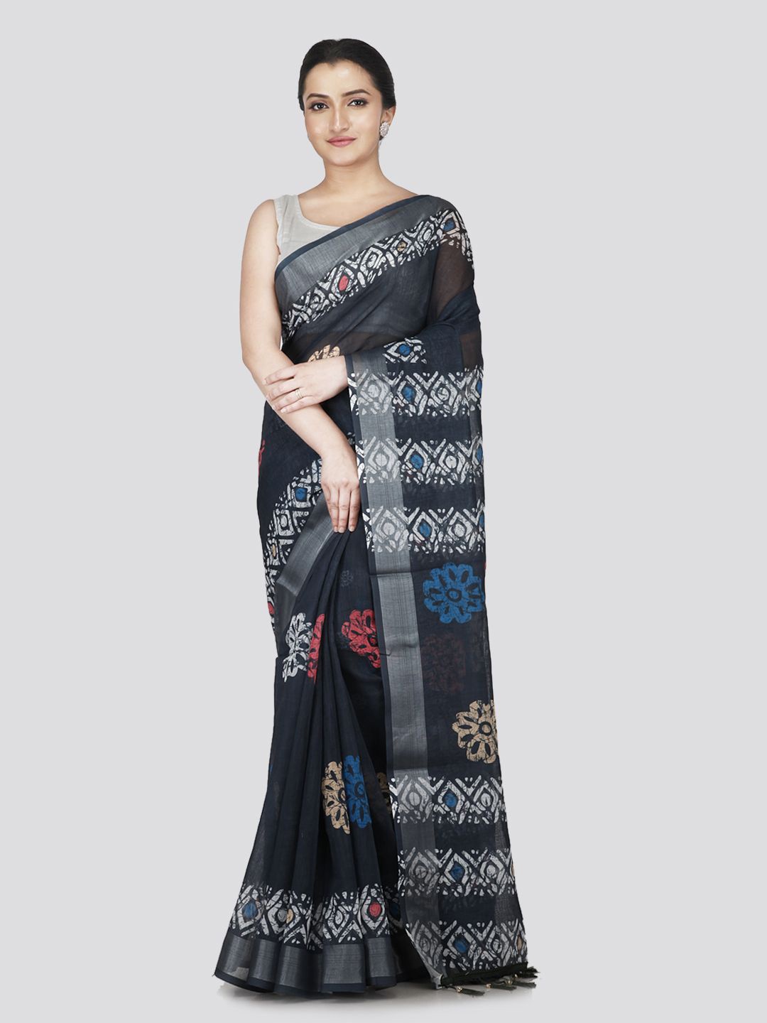 

PinkLoom Batik Printed Zari Linen Blend Saree, Black