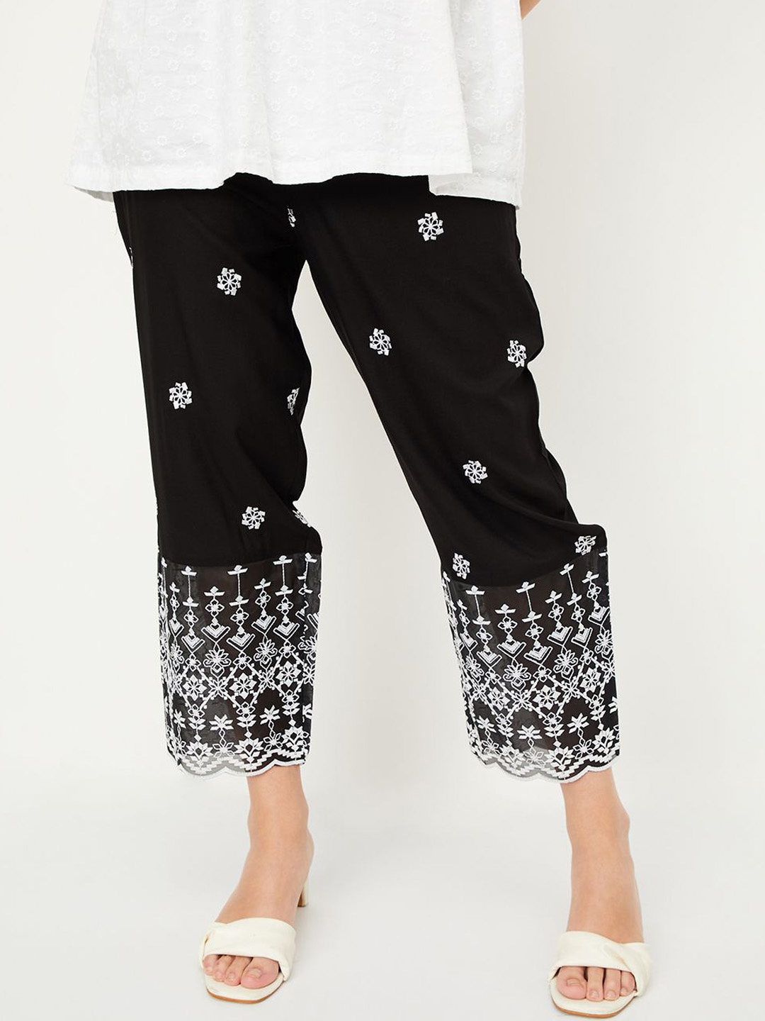 

max Women Ethnic Motifs Printed Trousers, Black