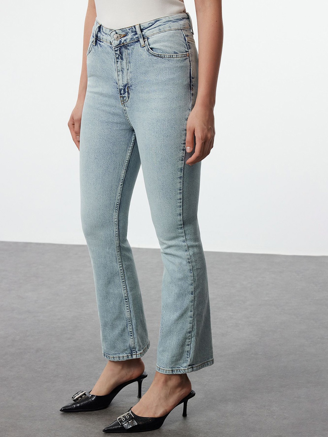 

Trendyol Women Slim Fit Light Fade Jeans, Blue