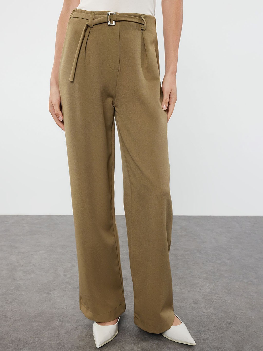 

Trendyol Women Solid Parallel Trousers, Na