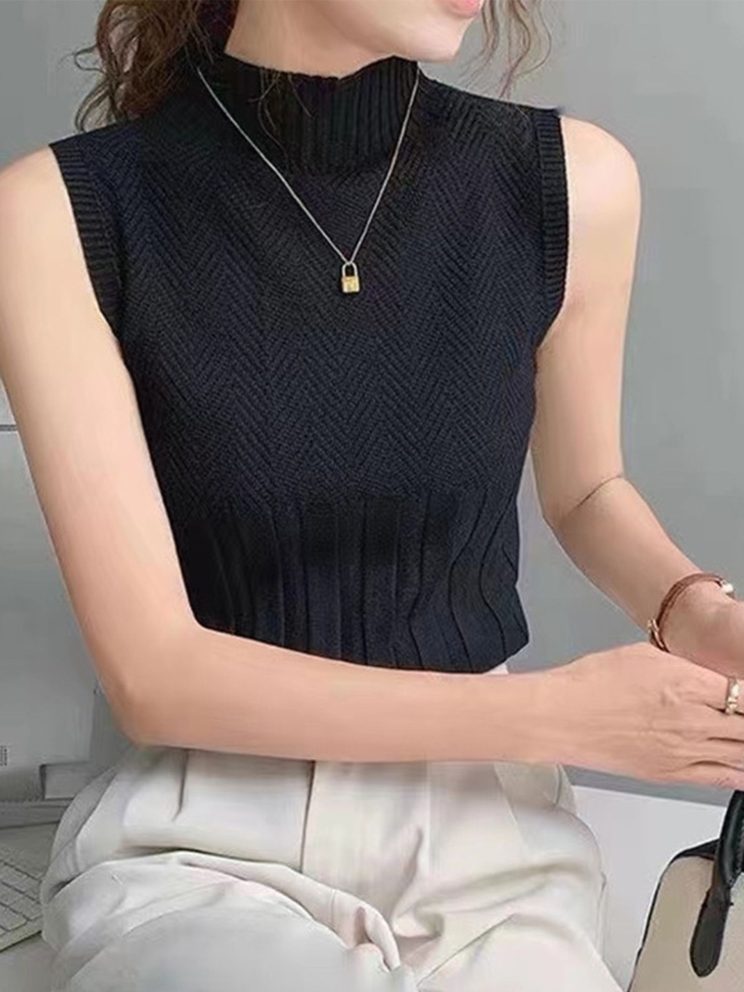 

LULU & SKY Top, Black