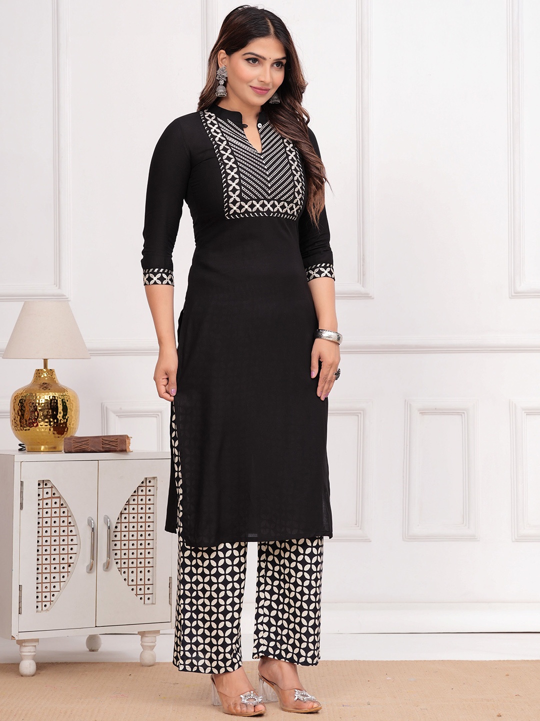 

BAESD Floral Embroidered Thread Work Mandarin Collar Kurta with Trouser, Black