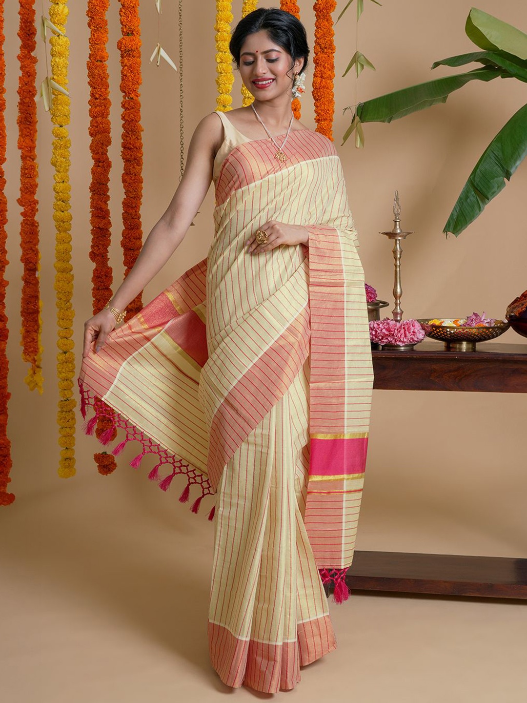 

TEEJH Striped Zari Tissue Kasavu Saree, Pink