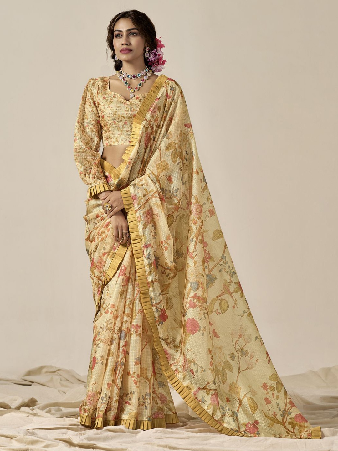 

CHUDIYA Floral Saree, Cream