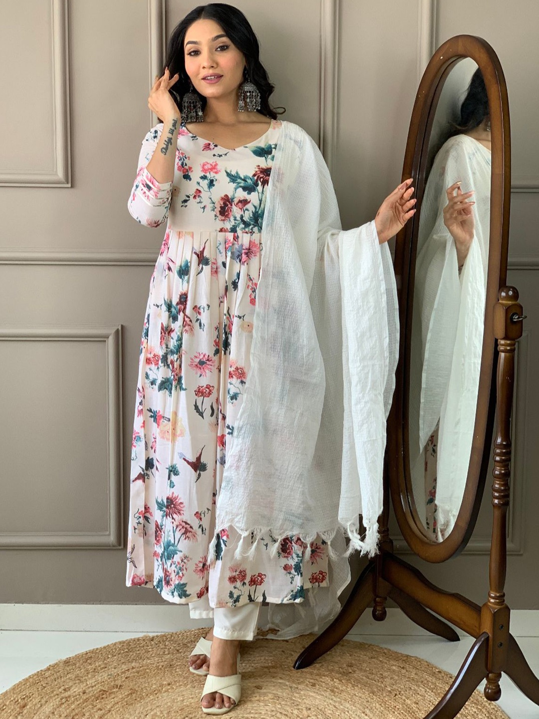 

CaniBani Floral Printed V-Neck Pleated Pure Cotton Anarkali Kurta with Trouser & Dupatta, White