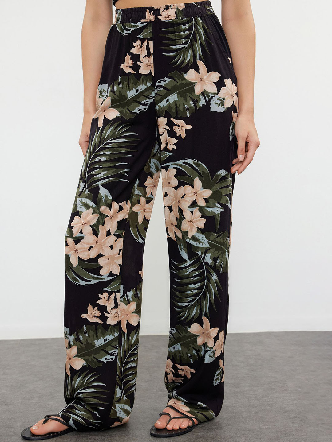 

Trendyol Women Floral Printed Regular Trousers, Black