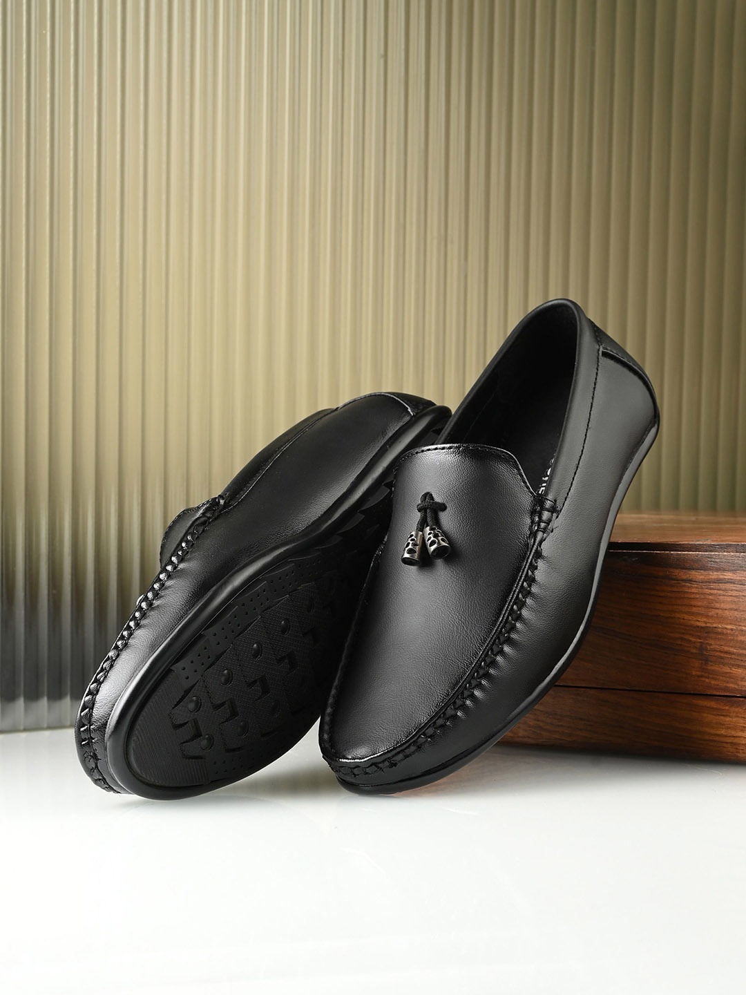 

Provogue Men Synthetic Leather Formal Loafers, Black