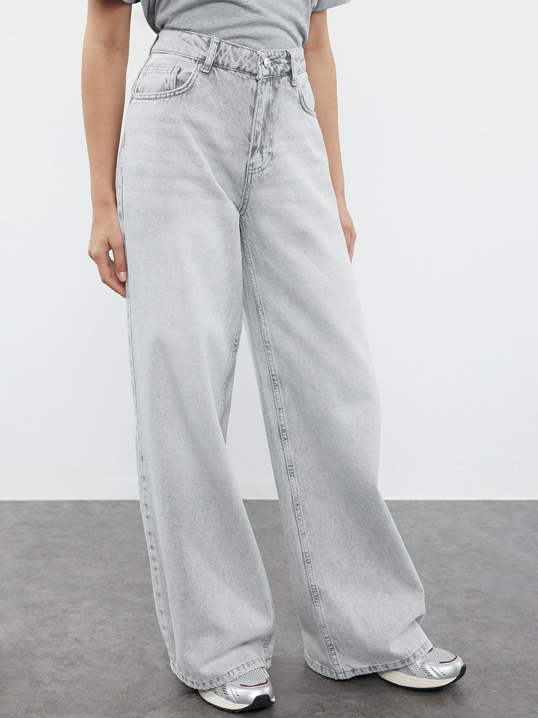 

Trendyol Women Cotton Relaxed Fit Jeans, Grey