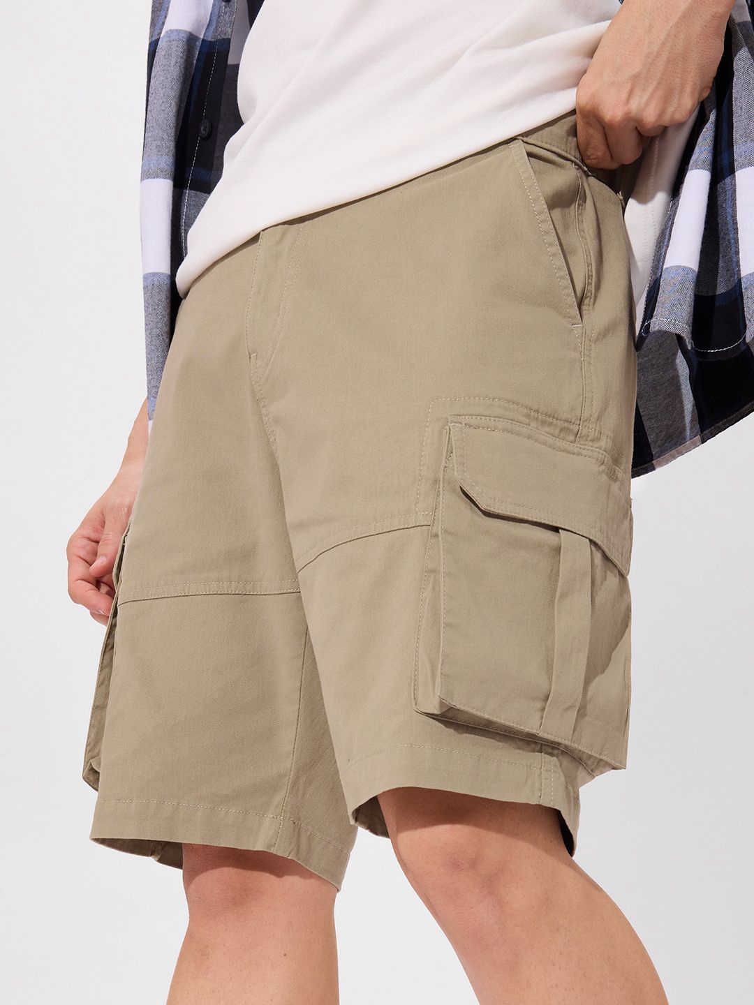 

The Souled Store Men Cargo Mid-Rise Solid Shorts, Khaki