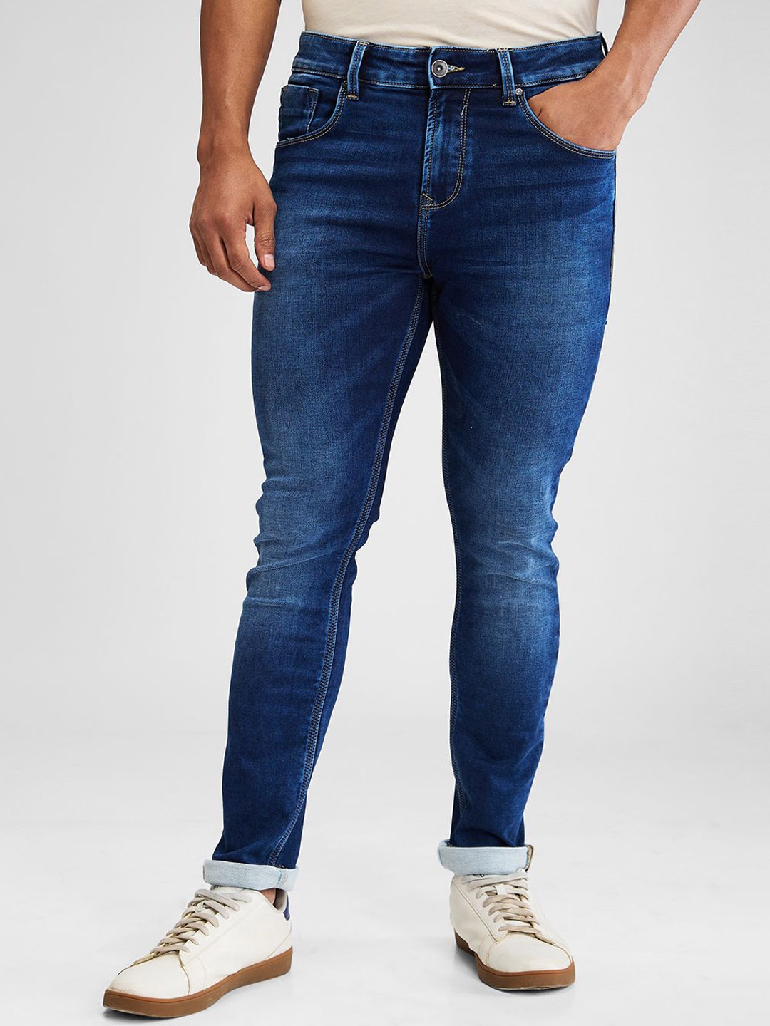 

SPYKAR Men Slim Fit Low-Rise Light Fade Stretchable Jeans, Blue