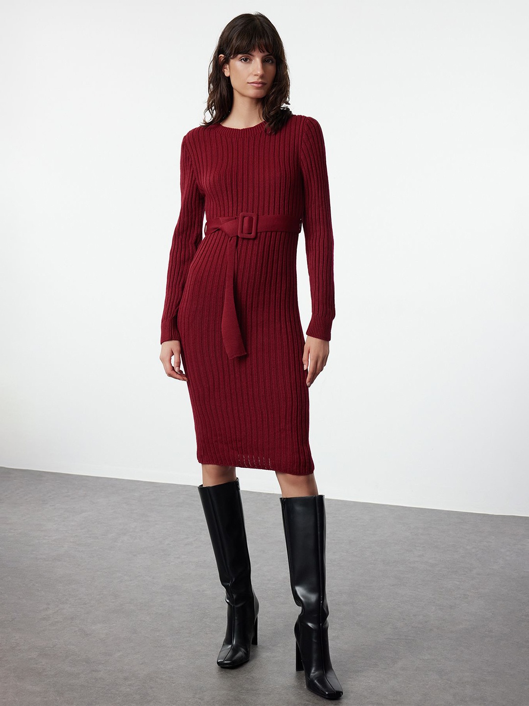 

Trendyol Sheath Round Neck Self Design Dress, Burgundy