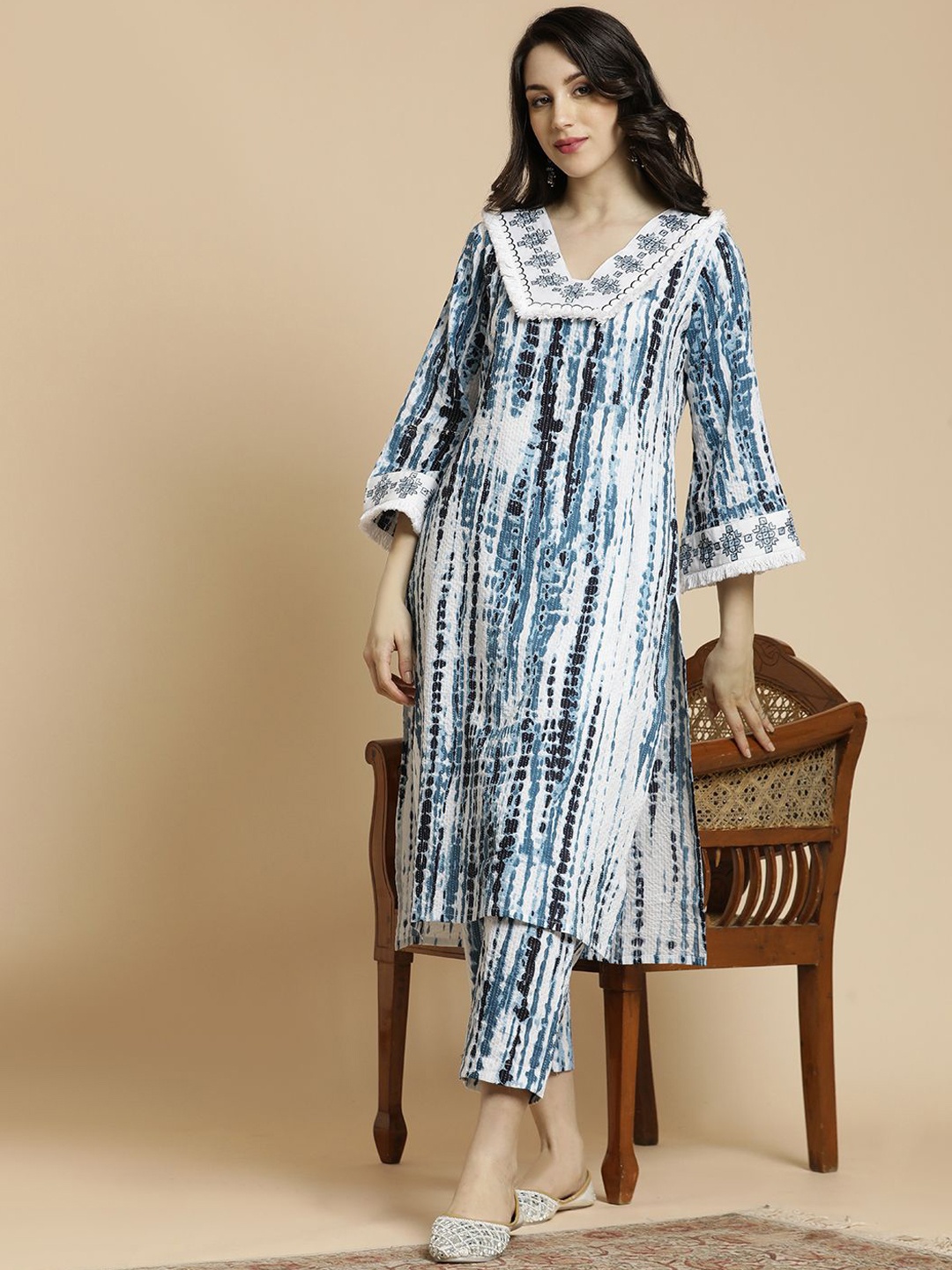 

Anouk Abstract Printed Regular Straight Kurta with Trousers, Teal