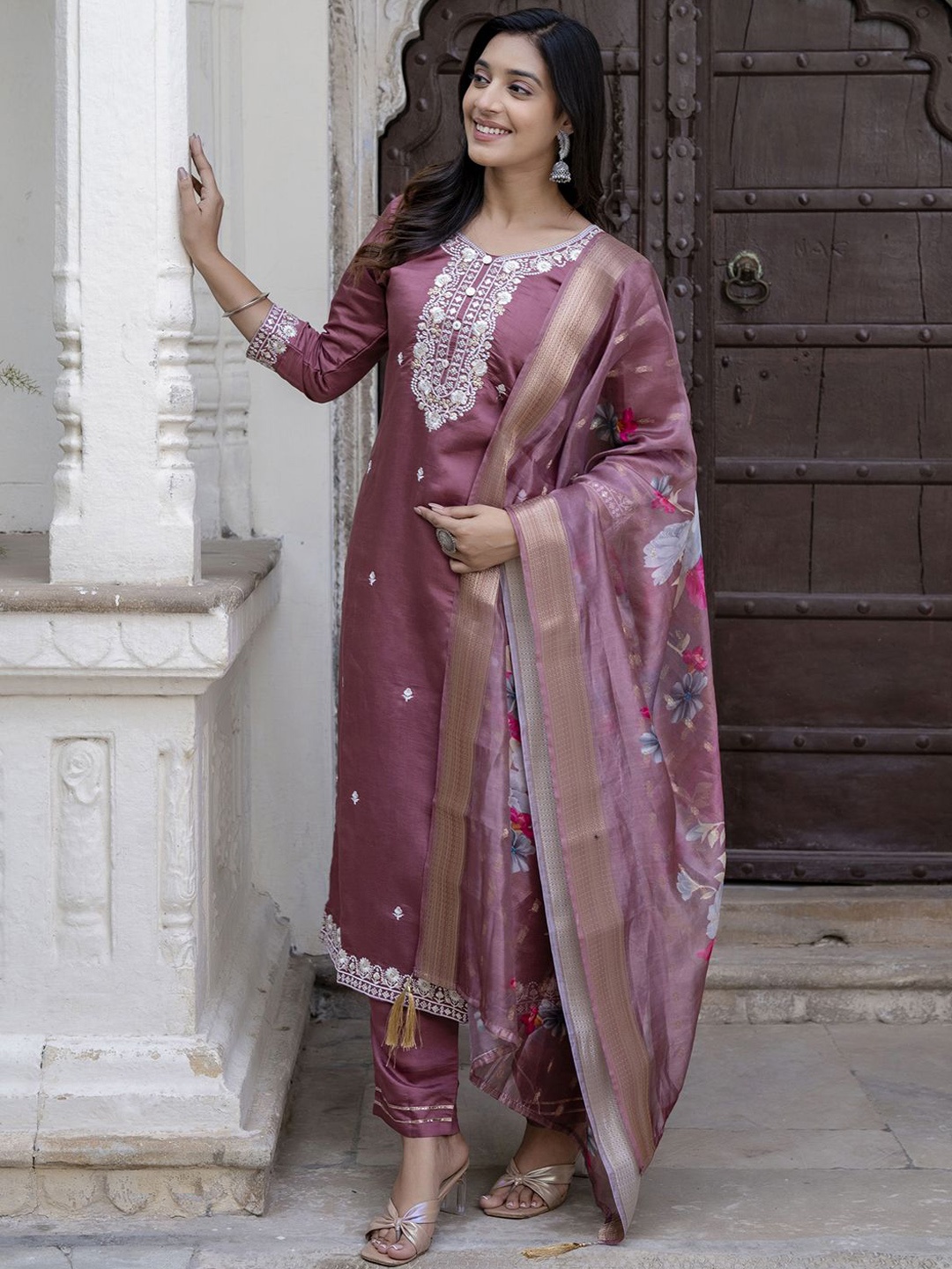 

VredeVogel Floral Embroidered Straight Kurta With Trousers & Dupatta, Purple