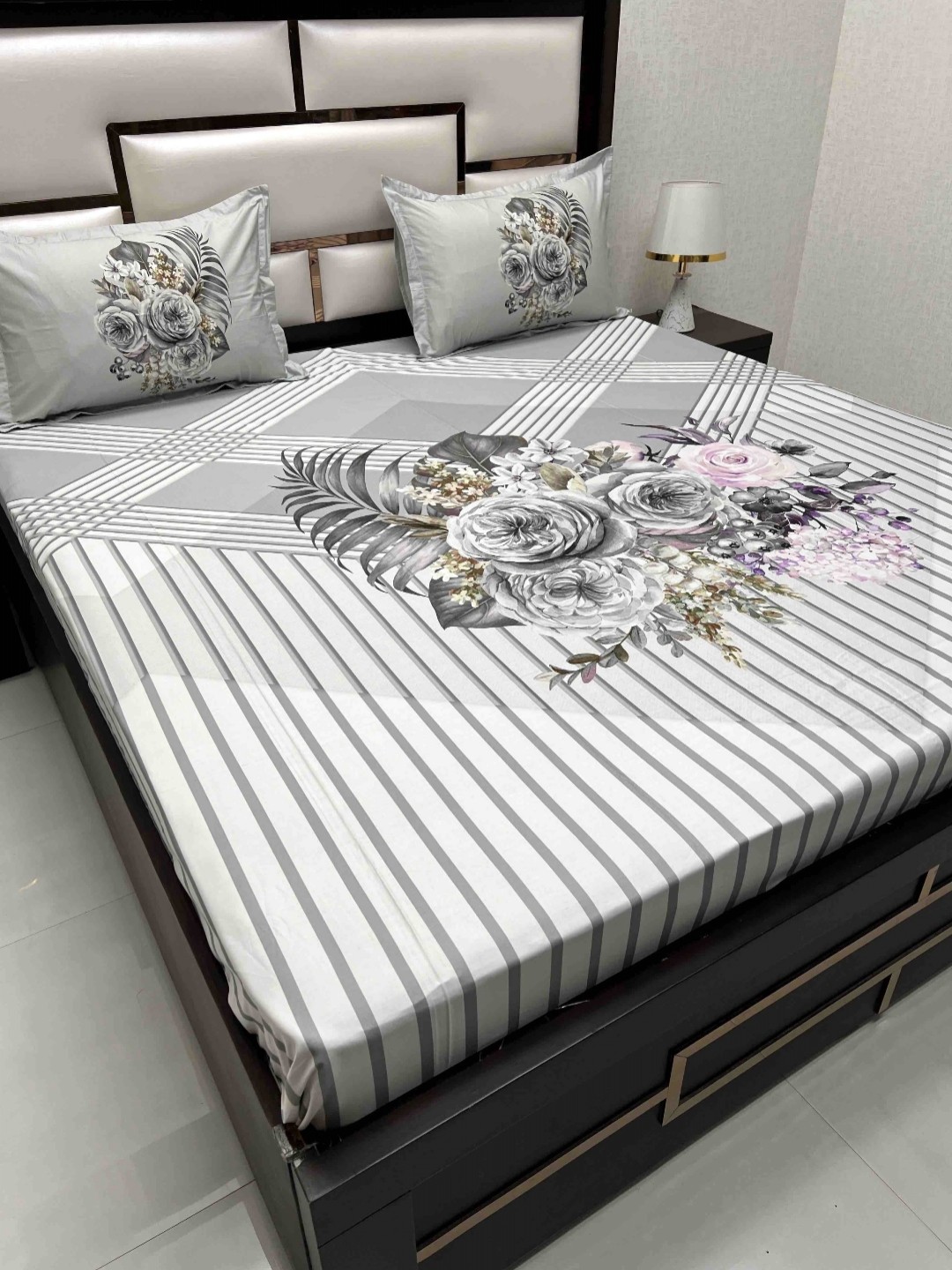 

Pure Decor Majestic Grey & White Printed 600 TC Cotton King Bedsheet with 2 Pillow Covers