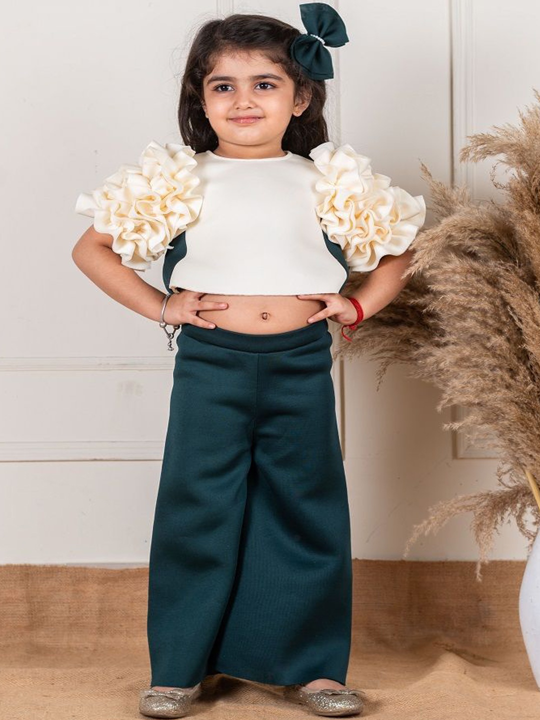 

Li'l Angels Girls Ruffled Sleeves Clothing Set, Green