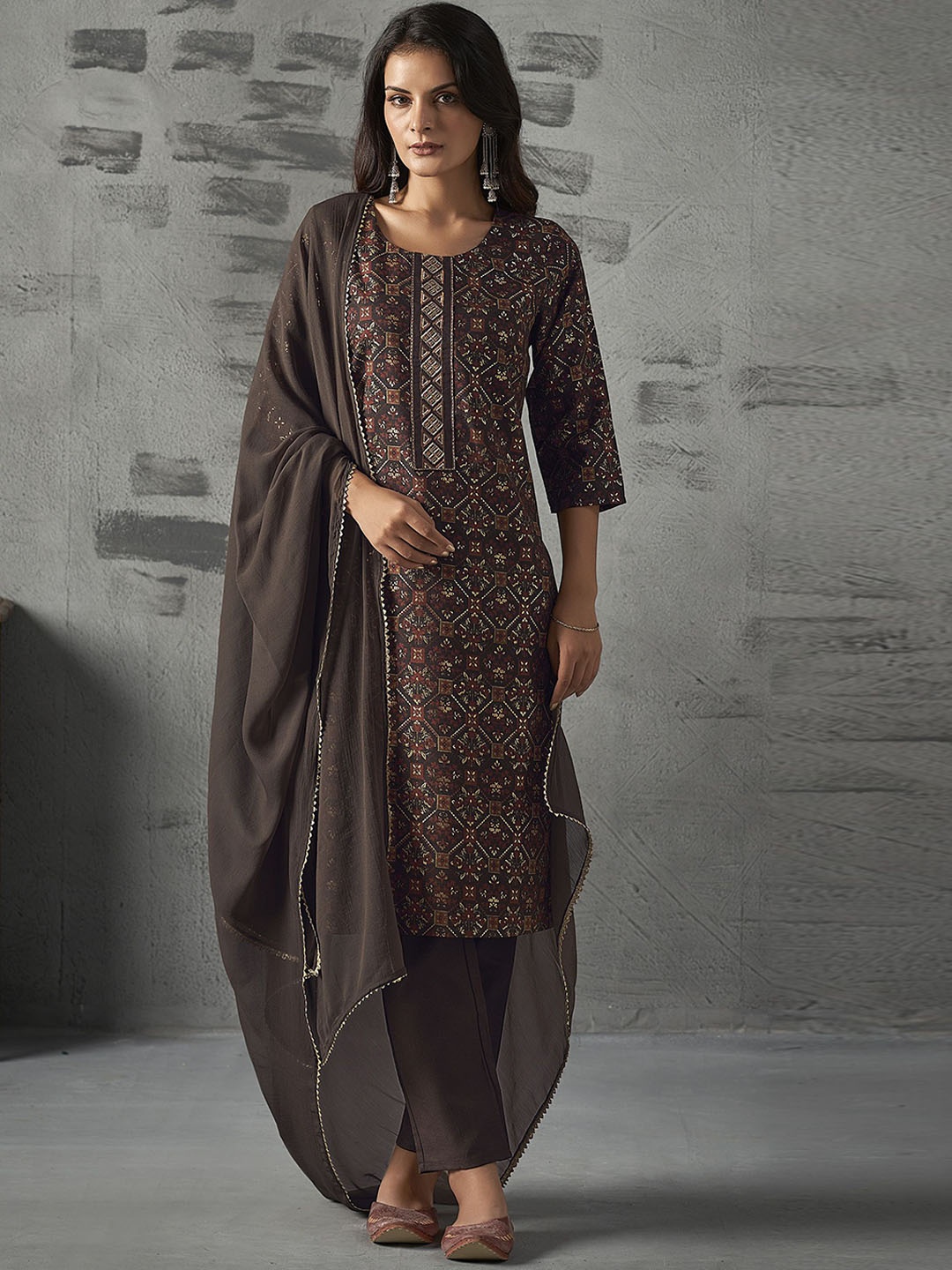 

Anouk Brown Floral Printed Thread Work Straight Kurta with Trousers & Dupatta