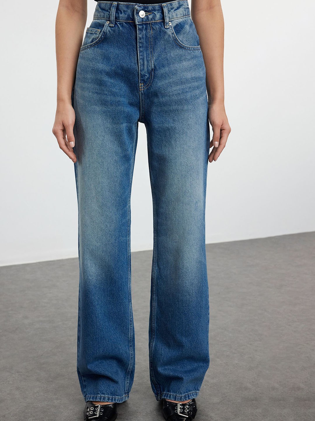 

Trendyol Women Mid-Rise Cotton Light Fade Jeans, Blue