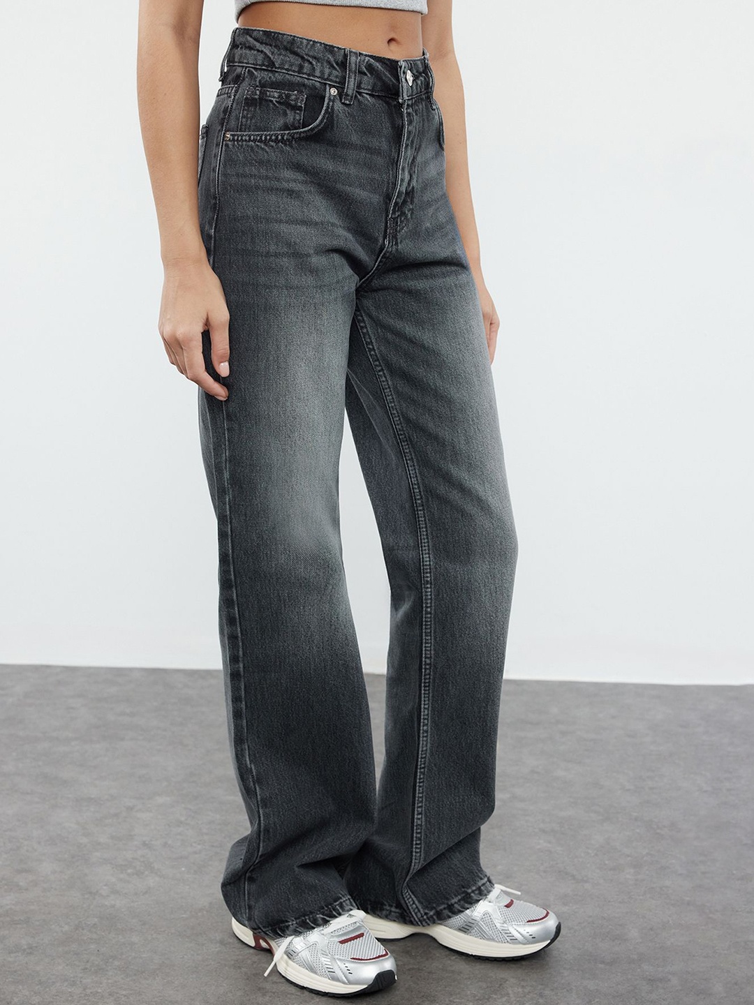 

Trendyol Women Solid Light Fade Jeans, Grey