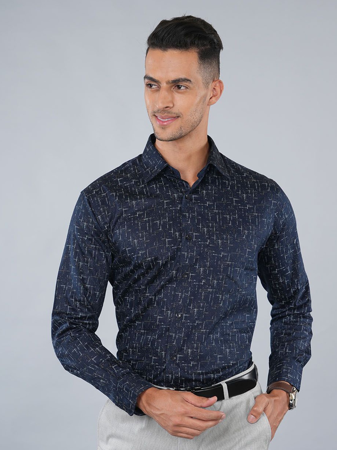 

Ostermann Men Floral Opaque Printed Formal Shirt, Navy blue