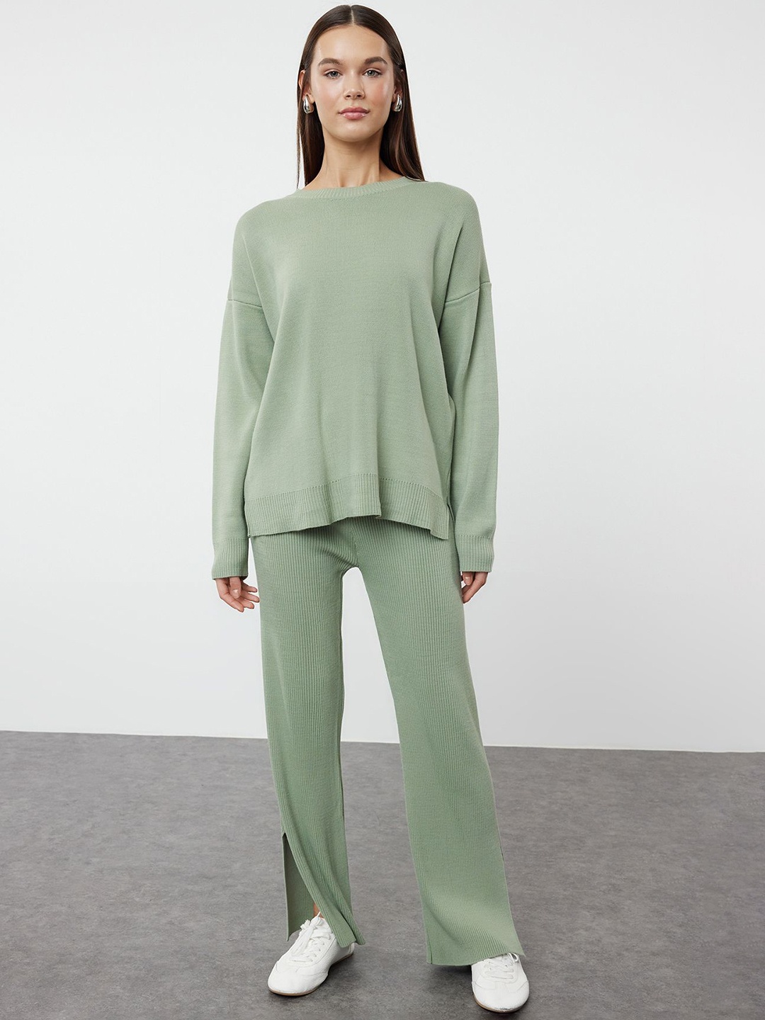 

Trendyol Round Neck Acrylic Sweater & Trousers, Green