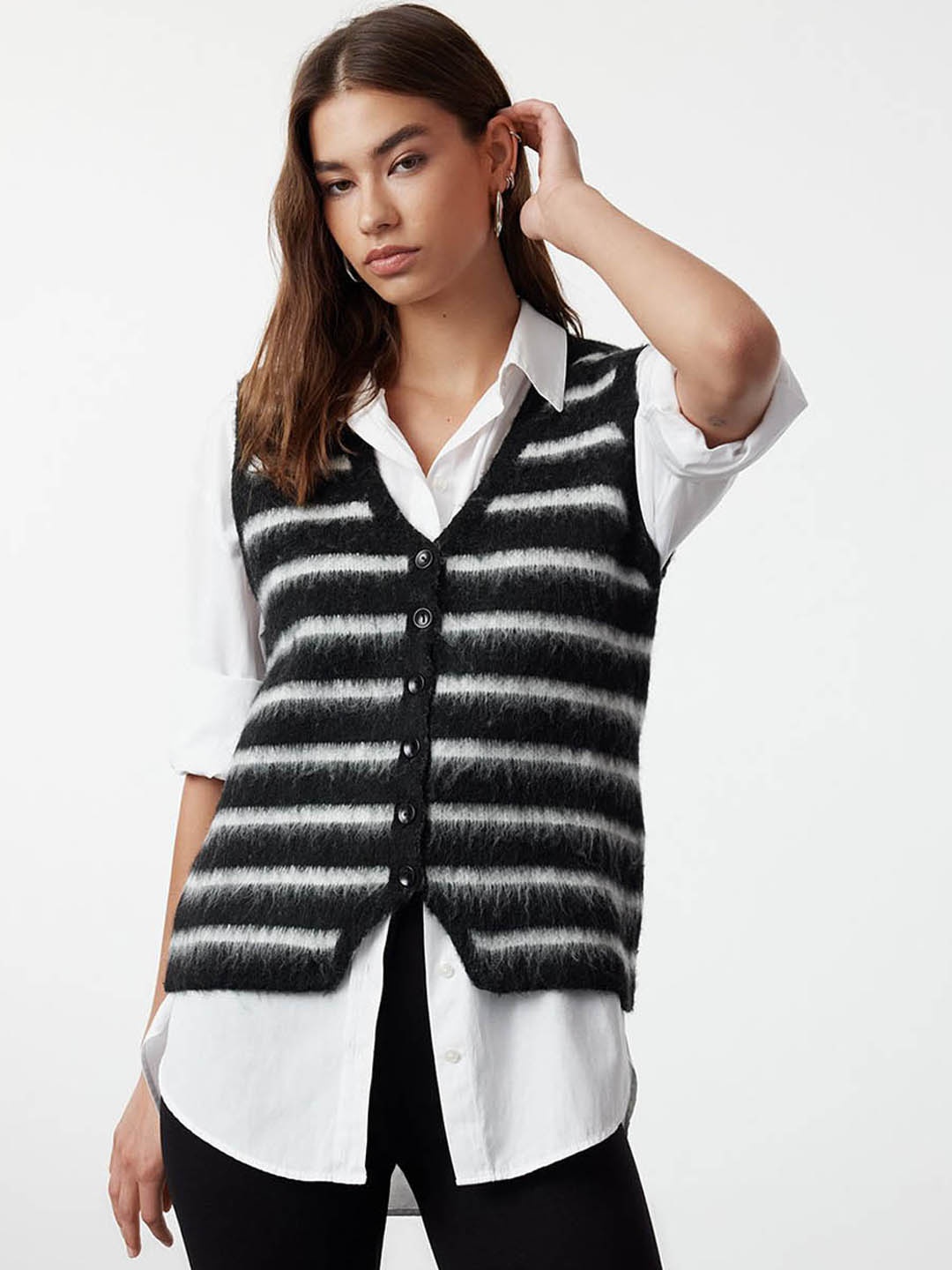 

Trendyol Women Striped Sweater Vest, Black