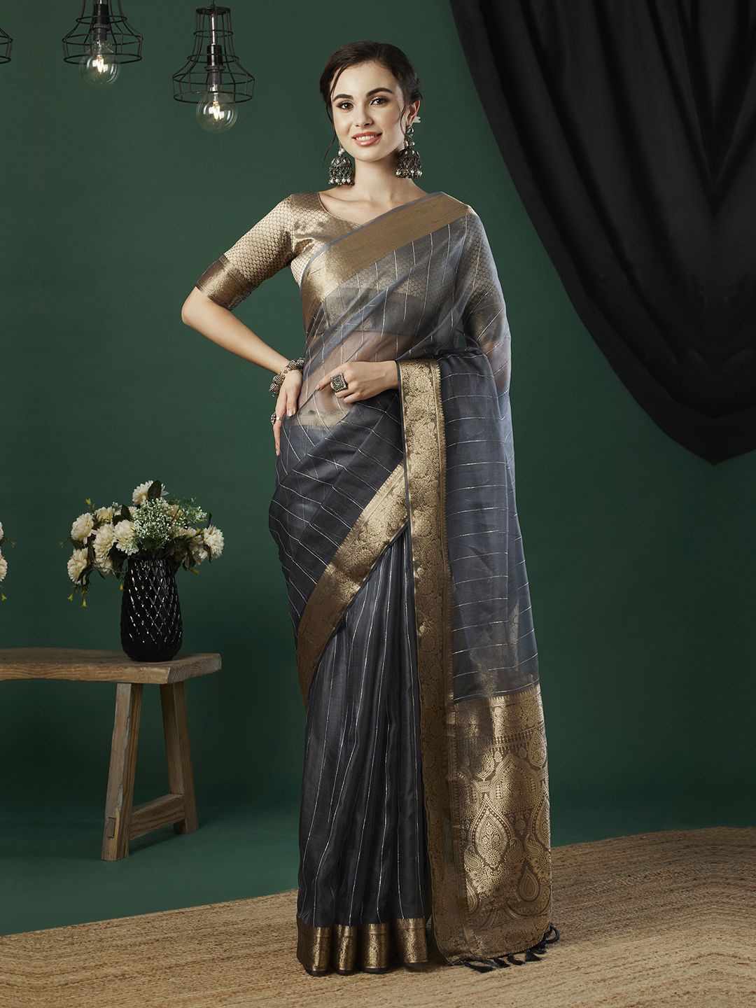 

KAYOMMI Woven Design Zari Organza Saree, Grey