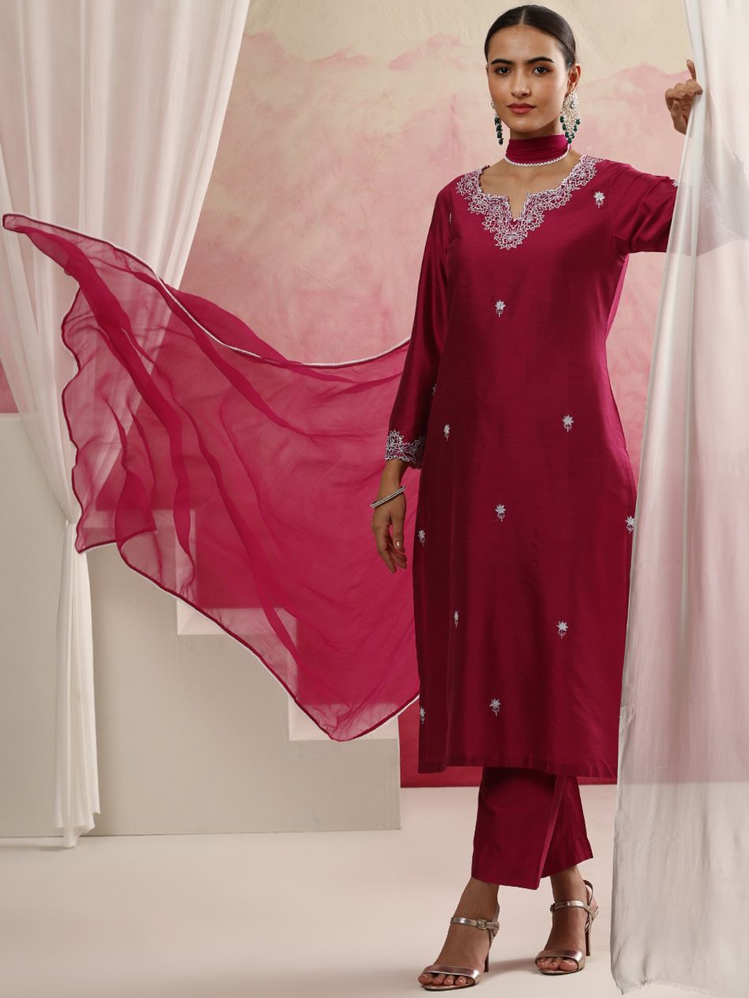 

Khushal K Floral Embroidered Regular Thread Work Straight Kurta with Palazzos & Dupatta, Pink