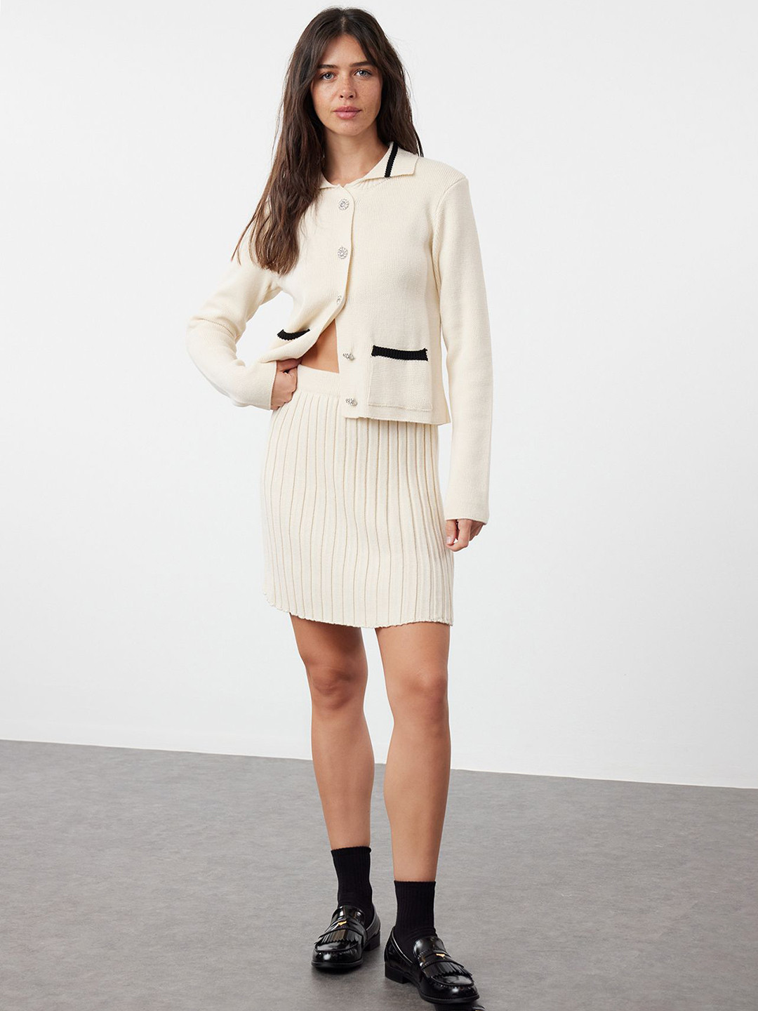 

Trendyol Acrylic Top With Knee-Length Skirt, Beige