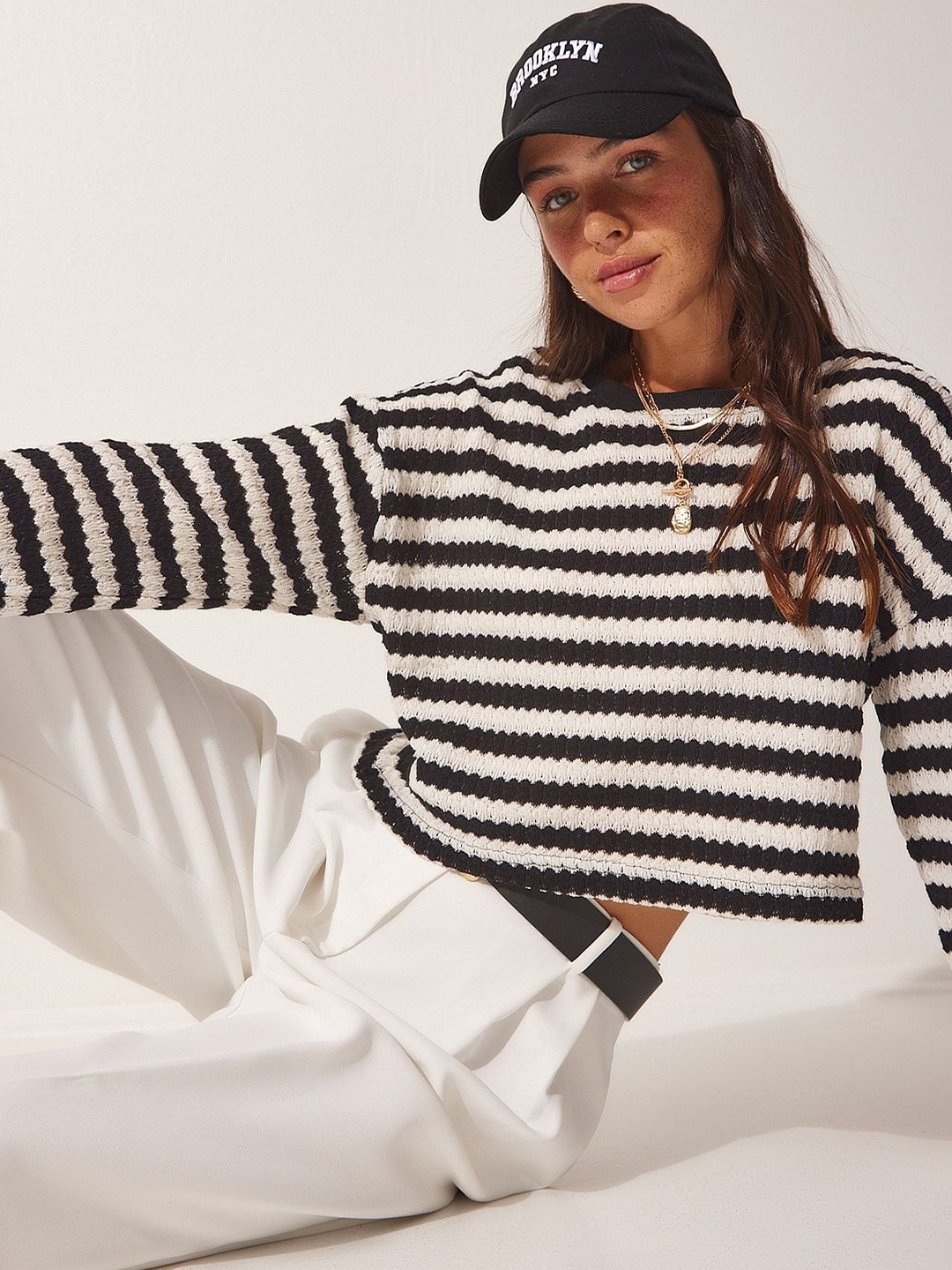 

Happiness istanbul Women Striped Crop Pullover, White