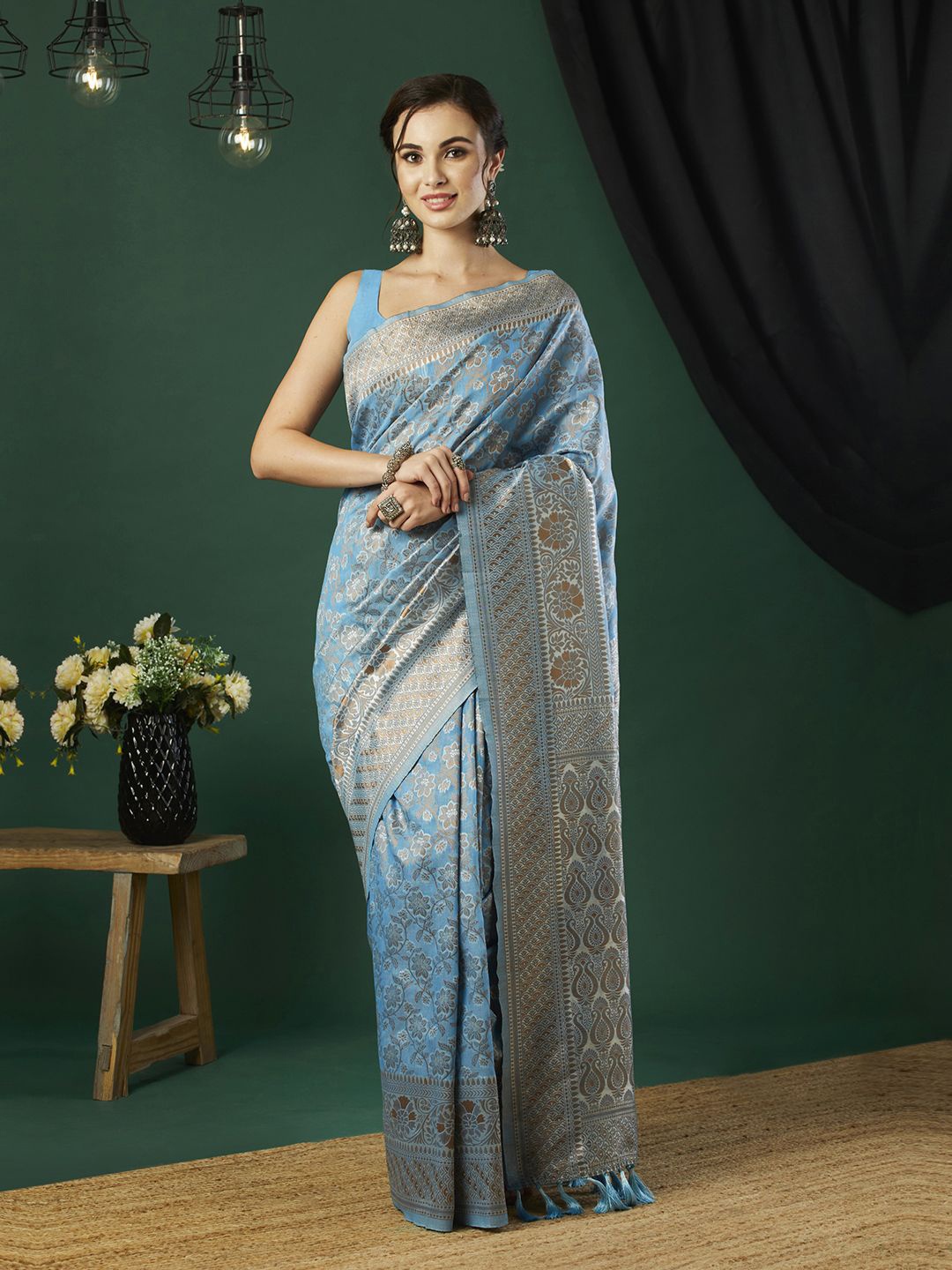 

KAYOMMI Woven Design Pure Linen Saree, Blue