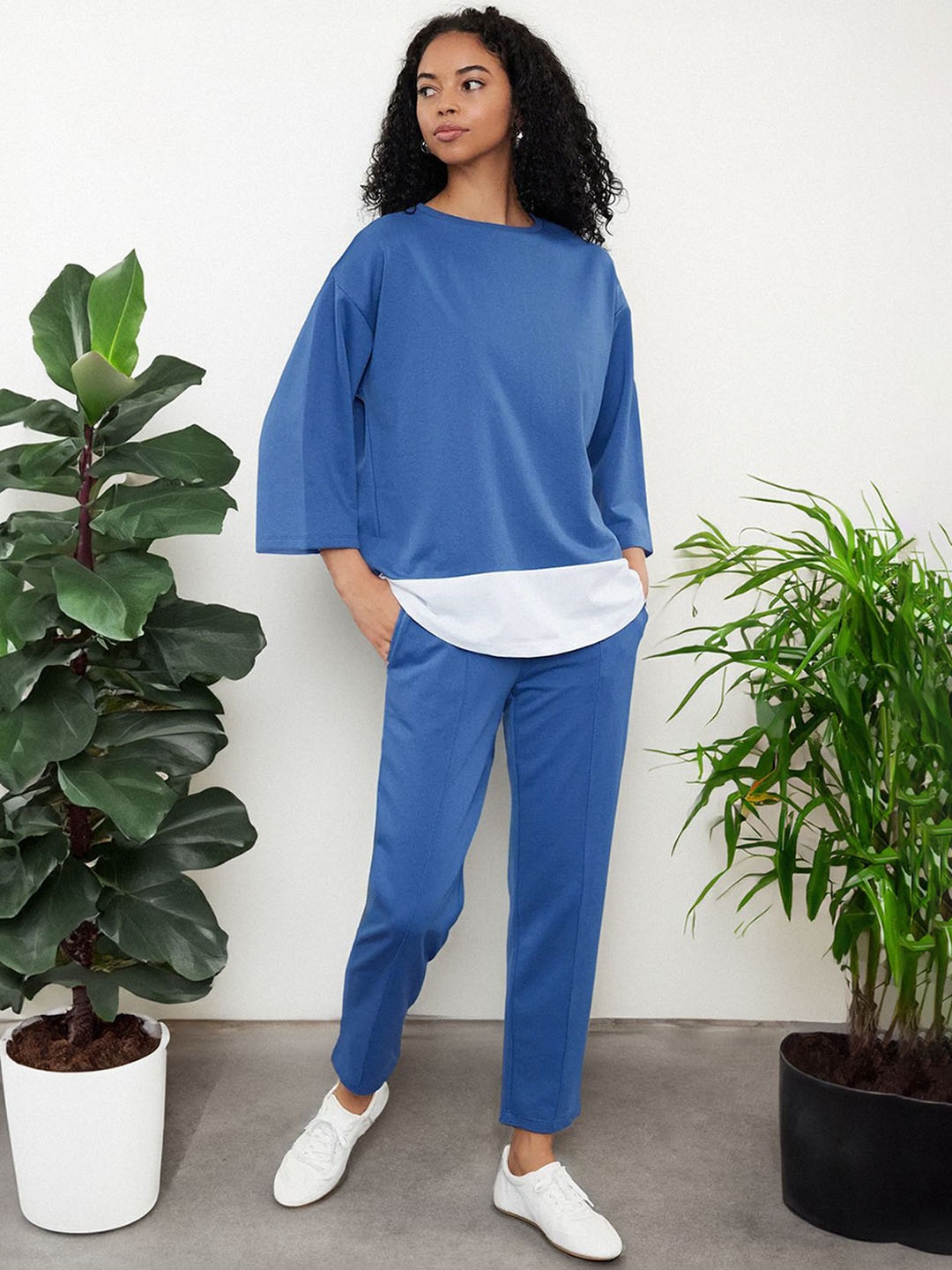 

Trendyol Colourblocked Round Neck T-Shirt With Trousers, Blue